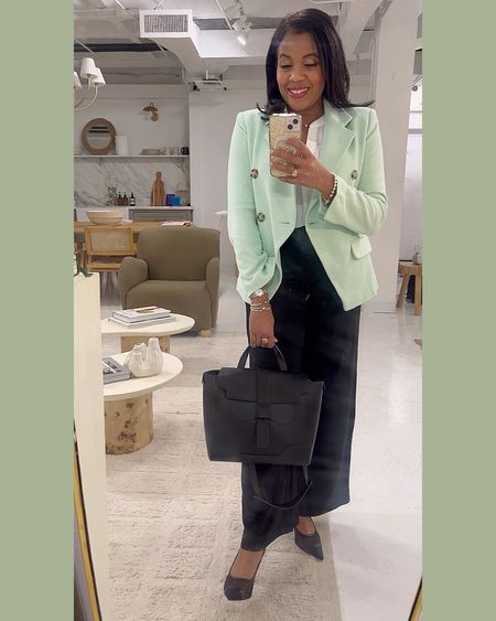 It’s mint to be! This fabulous blazer is under $100 and will transition perfectly to spring!

Work outfit- blazer - wide leg pants- work bag 

#LTKworkwear #LTKfindsunder100 #LTKitbag