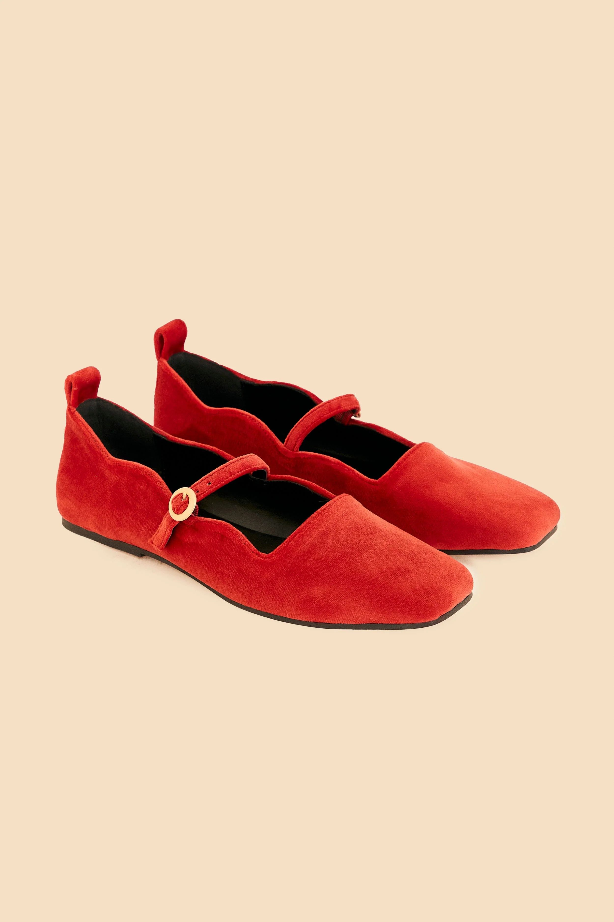 red pointed toe pump | FarmRio