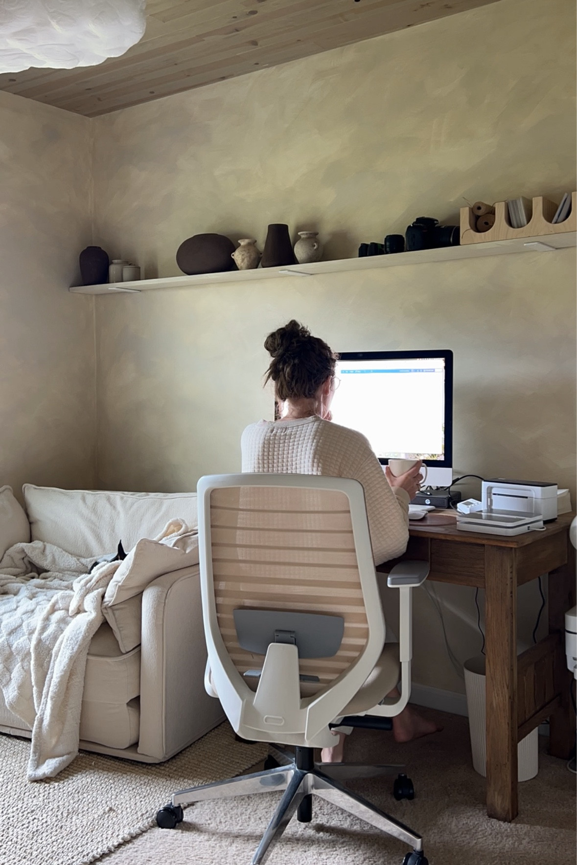 Linking my office chair! Its ergonomic design makes it so comfy for long computer days 🖥️ 