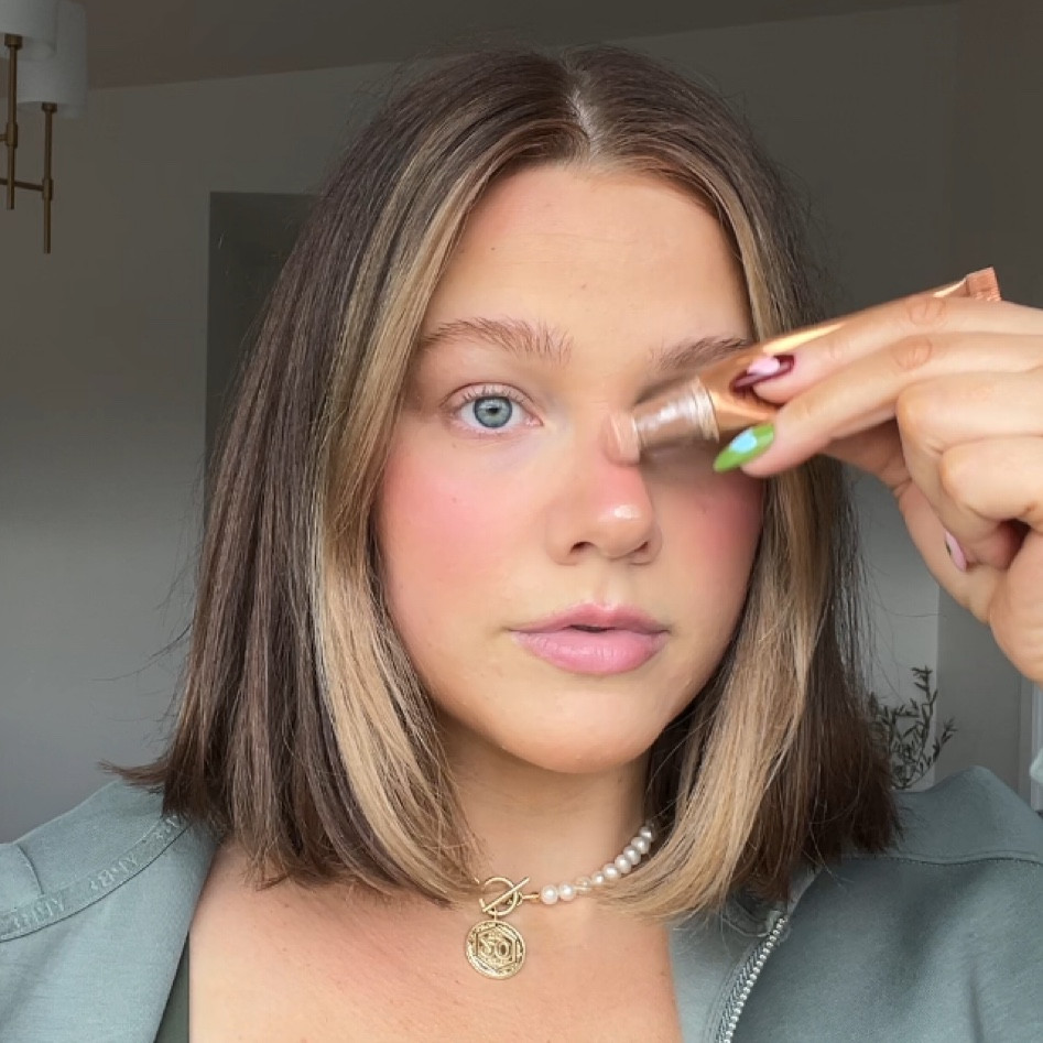 Liner shade: pillow talk
Gloss: grapefruit 
Concealer: shade marcona 
Clear brow gel
Blush: she’s a doll
Dibs code: BRE15 