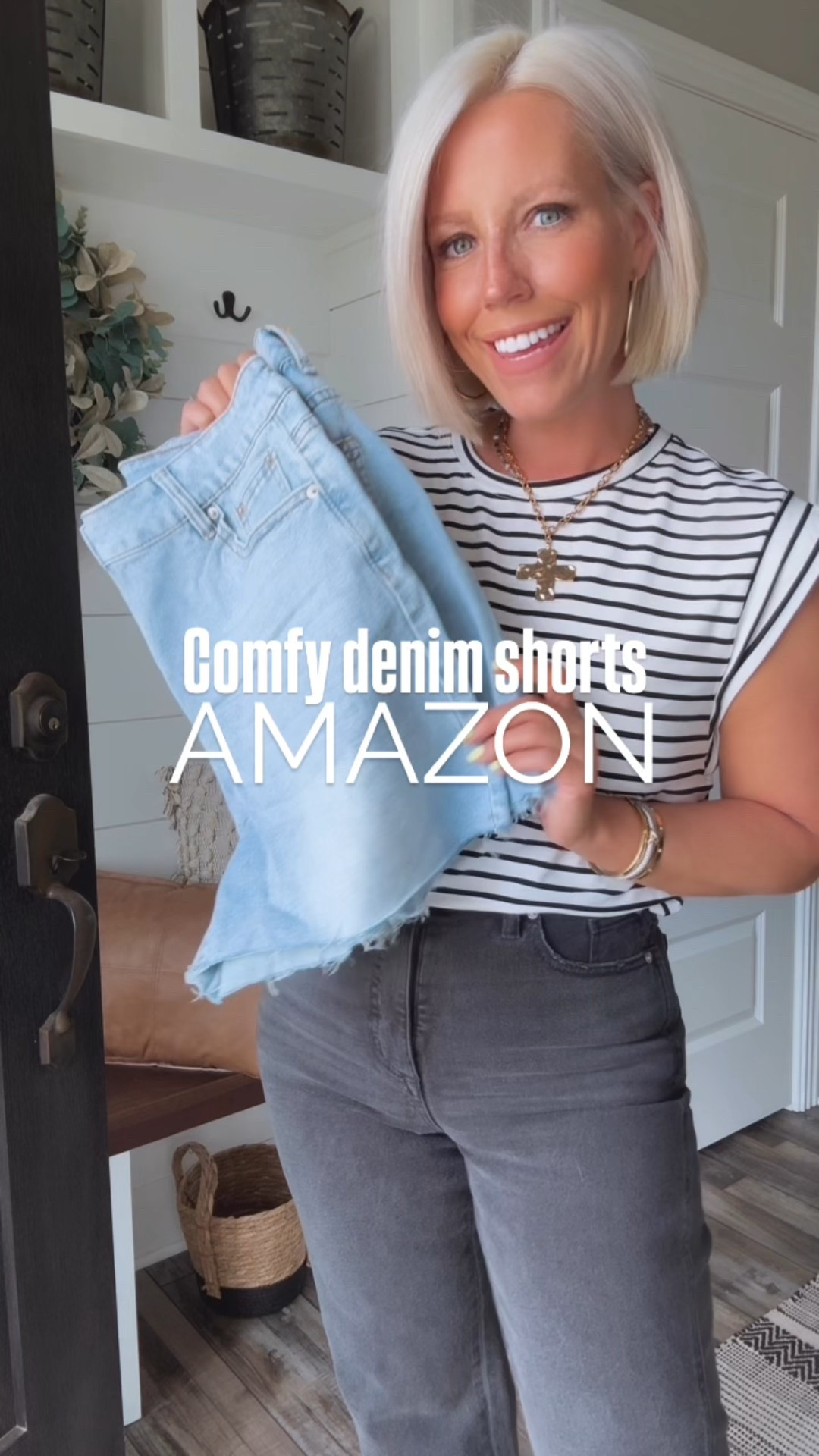 I just found the most comfy denim shorts!!! They come in lots of washes and I love the length and the price!!!!!!
⬇️⬇️⬇️
Tank size medium
Jeans sized up 2 sizes to an 8 for a relaxed fit
Sandals run small - sized up 1/2 size 



#LTKFindsUnder50 #LTKStyleTip #LTKSaleAlert