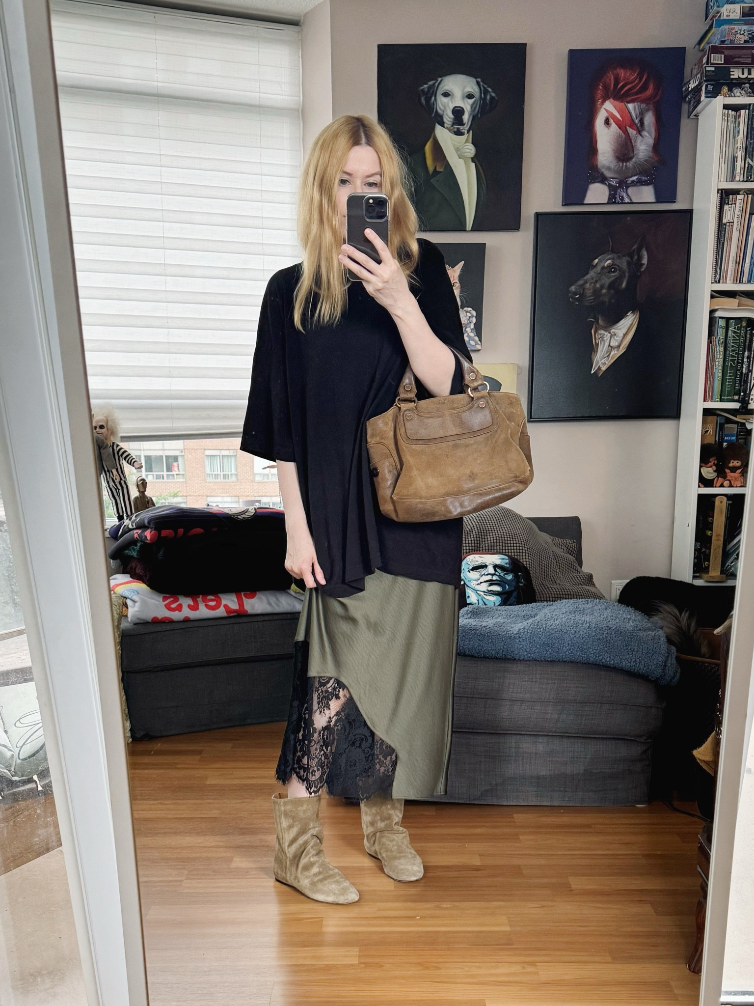 If people can wear moto boots in the hear, I can wear these while taking the bag out for a spin. 
T-shirt, boots, and bag are secondhand. 
 •
#summerlook #vintageceline #issbelmarant  #torontostylist #StyleOver40  #secondhandFind #fashionstylist #slowfashion #FashionOver40  #MumStyle #genX #genXStyle #shopSecondhand #genXInfluencer #genXblogger #secondhandDesigner #Over40Style #40PlusStyle 


#LTKOver40 #LTKStyleTip #LTKSeasonal