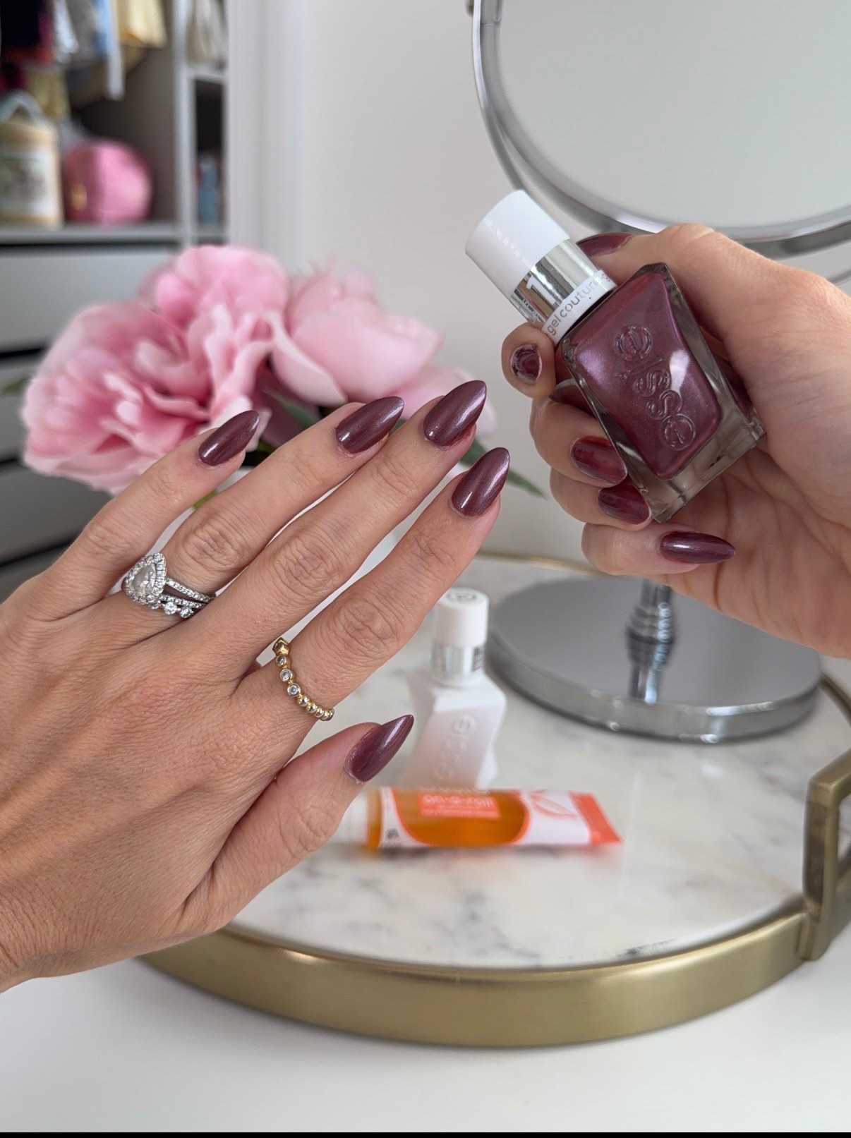 #ad #essiepartner 🧋🍂🤍 chrome nails for fall just makes sense & this new line up of @essie Gel by Essie polishes is a dream! I grabbed four shades but Size Me Up was calling my name 😍sharing my at home mani in partnership with Essie & Target!

Comment LOVE to get my full mani line up sent over to directly! Everything is available at @target and in my LTK! 

#targetpartner #target #essie

#LTKgrwm #LTKselfcare #LTKBeauty