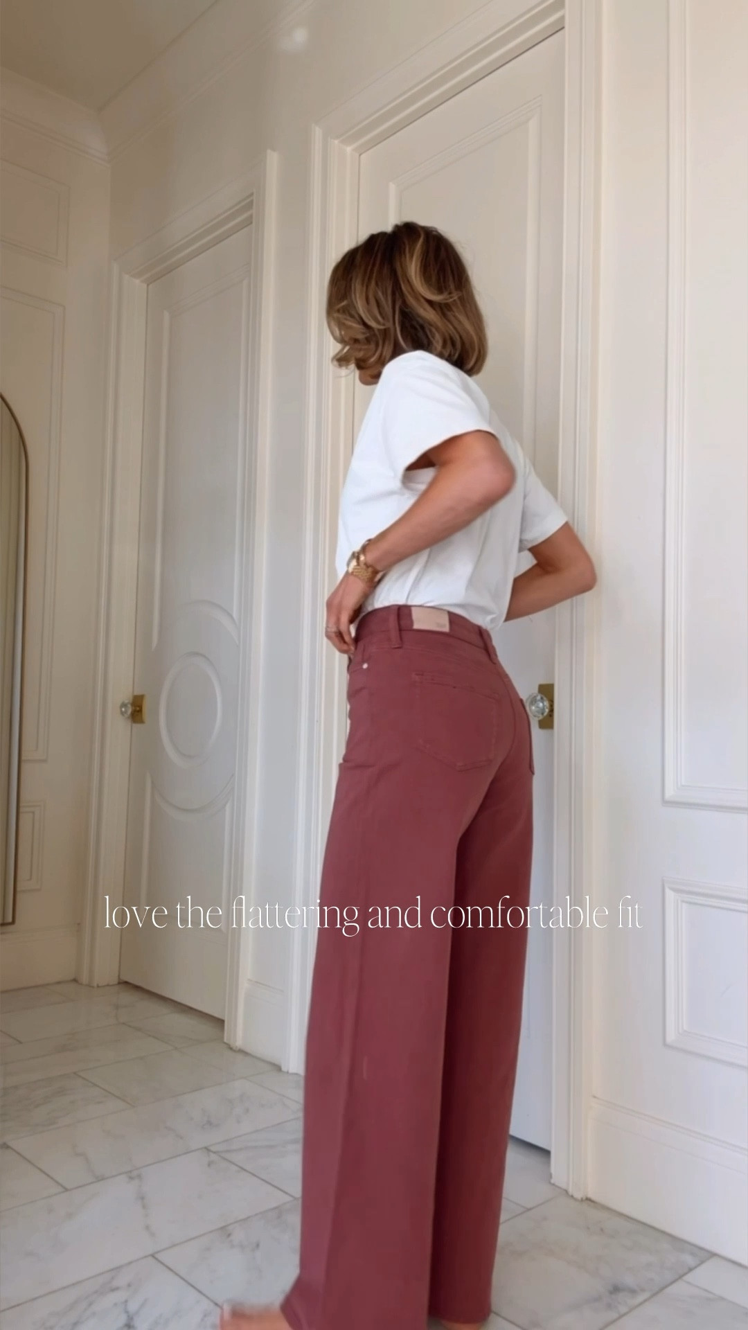 The jeans that fit everyone in this new berry pink wash. So cute for spring. These jeans fit tts and I'm wearing size 25 I'm 5'$ for reference. 