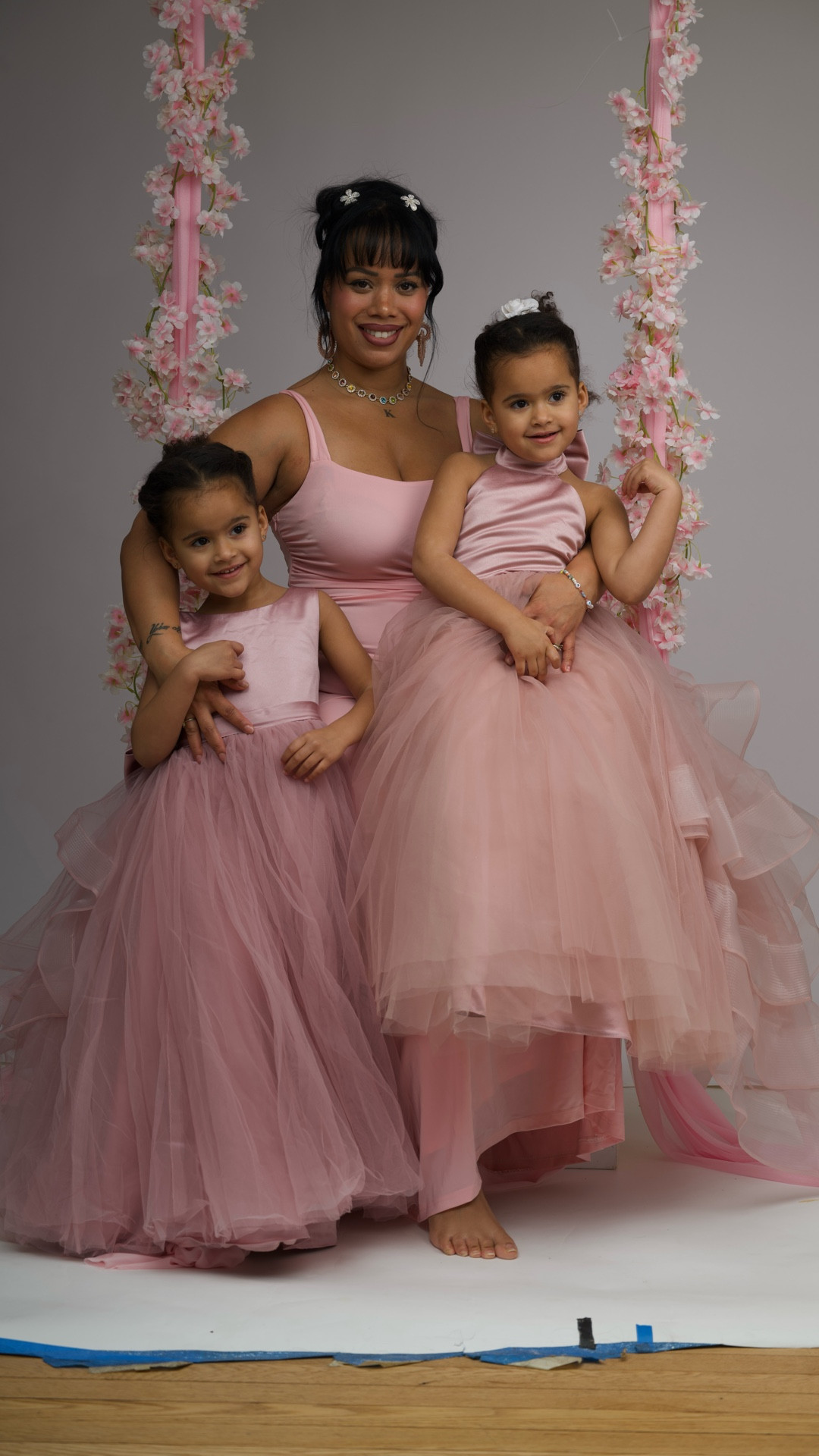 Mi baile inolvidable son ellas 💃🏽✨🤍

No fue en una pista… fue en esta sesión de fotos con mis hijas, creando recuerdos que van a durar toda la vida.
Gracias a @govis_photography siempre 💖🫶
Estos vestidos de @jjshouseofficial son simplemente soñados ✨ La calidad, los detalles y cómo nos hicieron sentir… magia pura.
Y lo mejor: tienen vestidos para toda ocasión — bodas, cumpleaños, eventos especiales o simplemente para sentirte espectacular 💫

✨ Use my exclusive discount code: NM011326
✨ Don’t forget to apply NM011326 at checkout
✨ Save with code NM011326

Which dress was your favorite? 💭💕

#JJsHouse #JJsHouseOfficial #MomAndDaughters #badbunny #photographer
