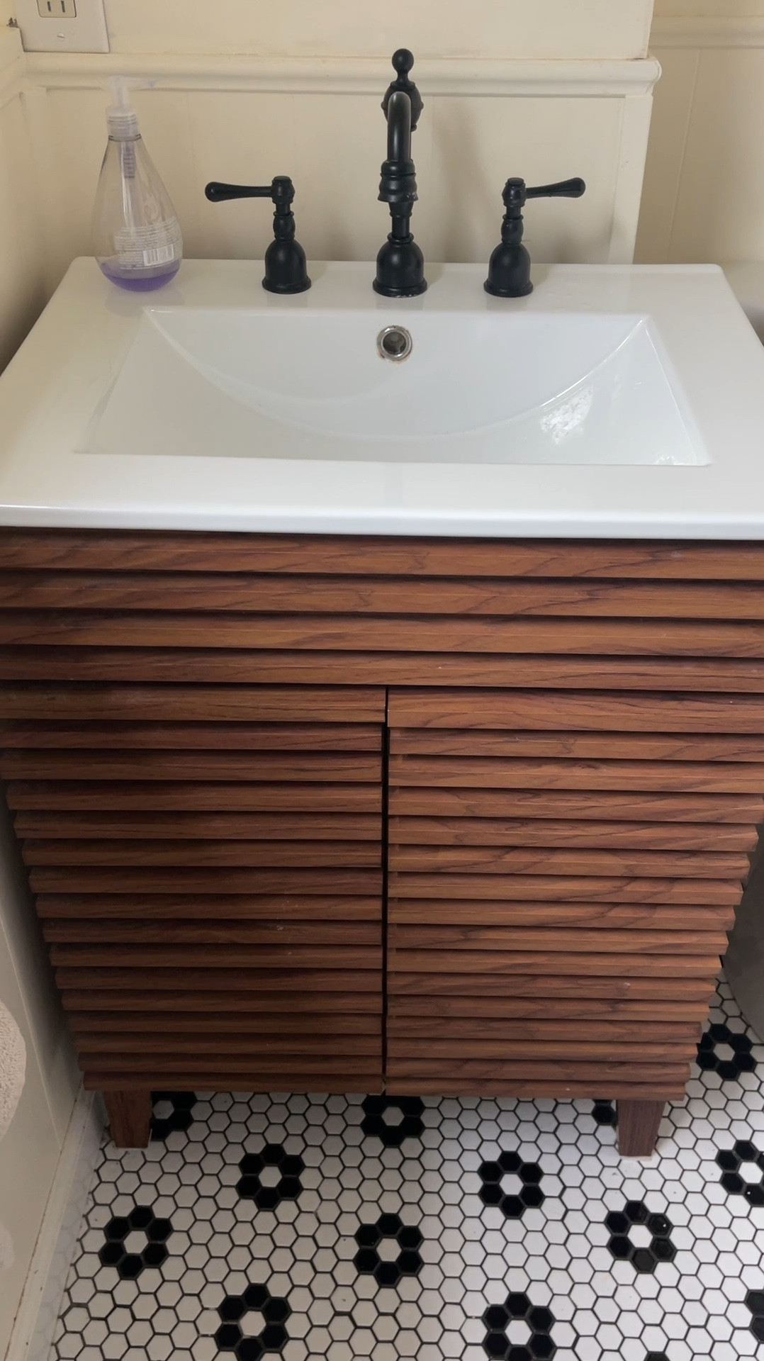 Love this bathroom vanity



#LTKhome #LTKVideo #LTKstyletip