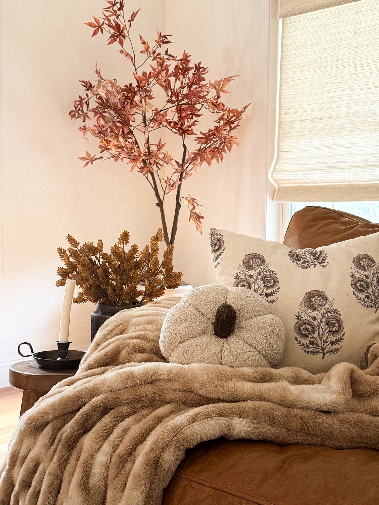 Gorgeous fall faux tree.  Super affordable too!

#LTKSaleAlert #LTKHome #LTKSeasonal