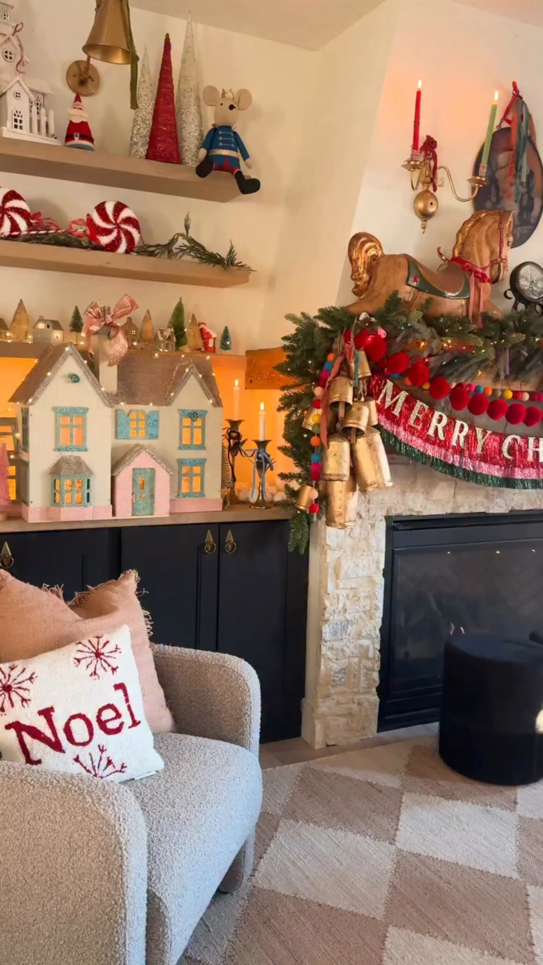 Judy Garland always knows what to say ♥️✨🍭🎀🍬🐭🎅🏻🩵🩶🎄🎠

#vintagechristmas #christmas #livingroom

#LTKFindsUnder100 #LTKSeasonal #LTKHome