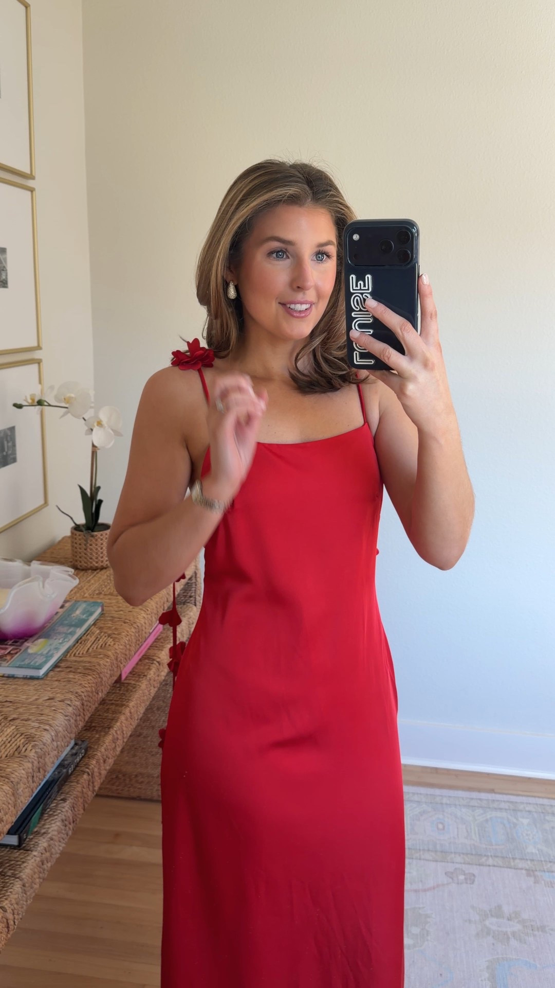 Fun and funky dress! Would be cute for a February wedding ❤️ wearing a S