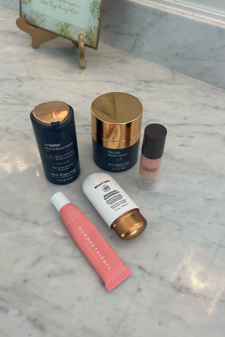 Morning Skincare!!🧴

Skin - I use the Skin Better “Sunbetter” and  “Trio Luxe” 
And the Beauty Bio “Bronzing Blendrops”
Lips - Summer Friday’s in the shade “Pink Sugar” 
Under Eyes - Colleen Rothschild Illuminating Tinted Eye Cream 