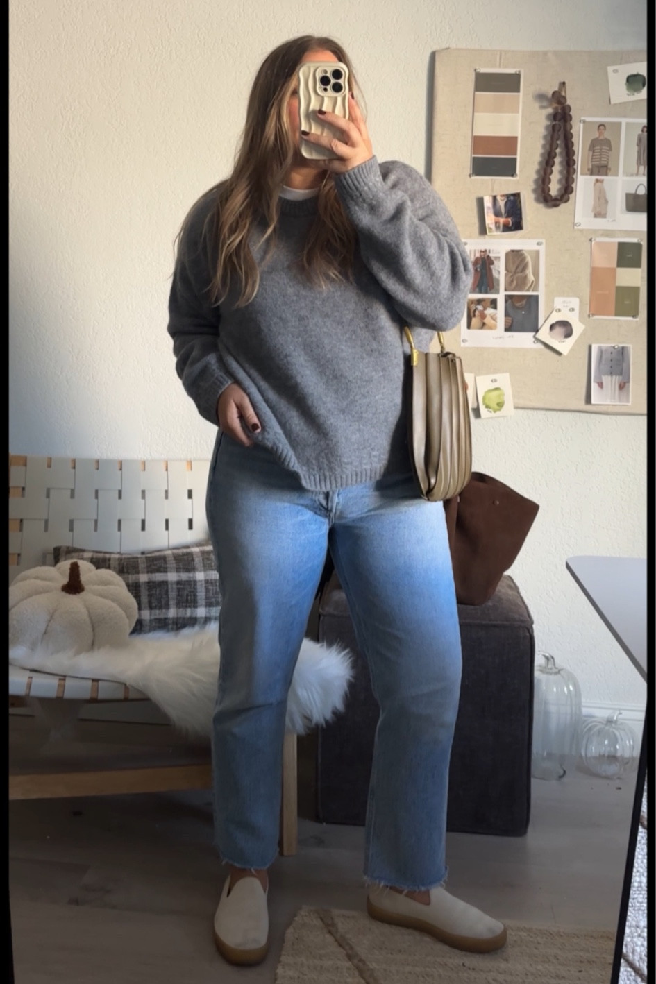 Sweater- wearing size large 
Super soft & luxe

White ribbed tee peeks out with crewnecks! 🙌

Grey sweater


#LTKSeasonal