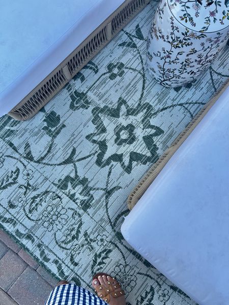 Sale on thé 5x7 version of my outdoor rug 