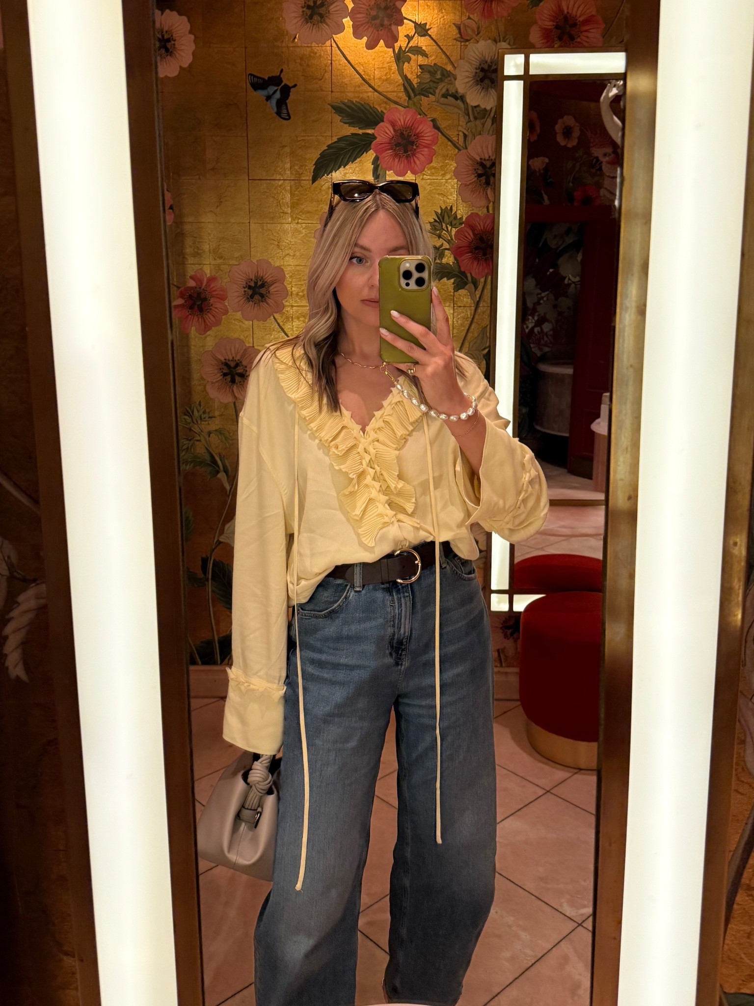 Butter lemon H&M blouse night out 💛

#LTKeurope #LTKspring #LTKuk