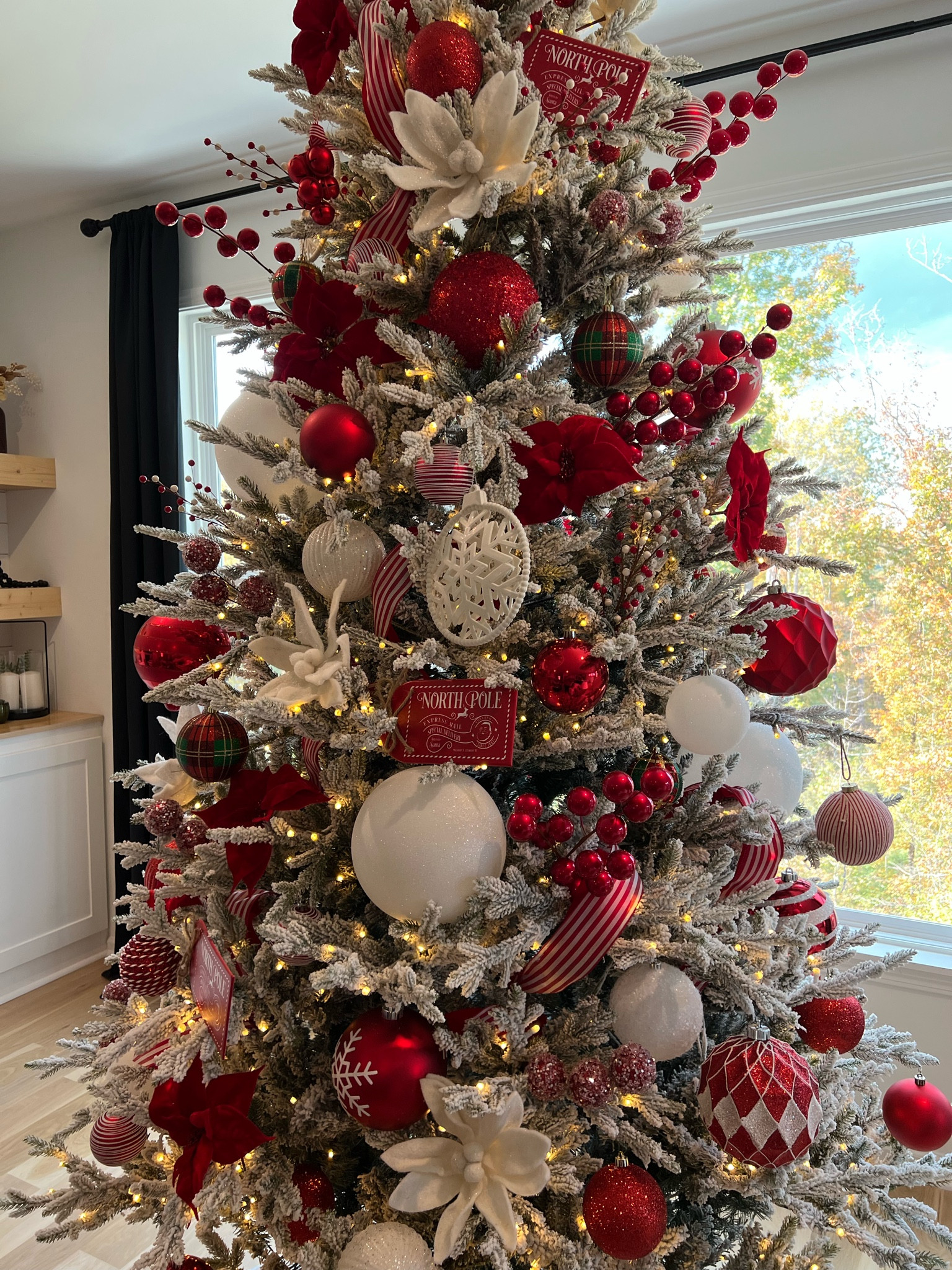 Christmas 2023. Merry & Bright 

#LTKfindsunder100 #LTKHoliday #LTKHolidaySale