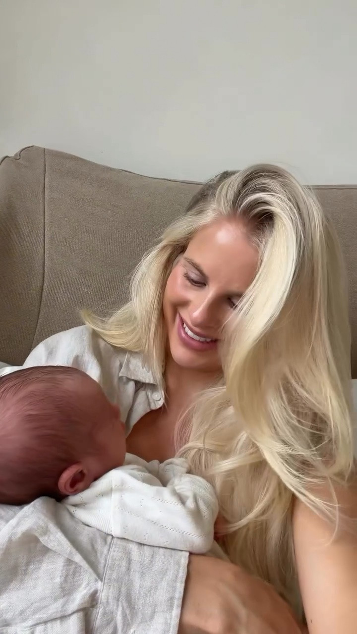 SIZE: med in top! #kathleenpost

Postpartum look, newborn baby

#LTKmomlife #LTKBaby
