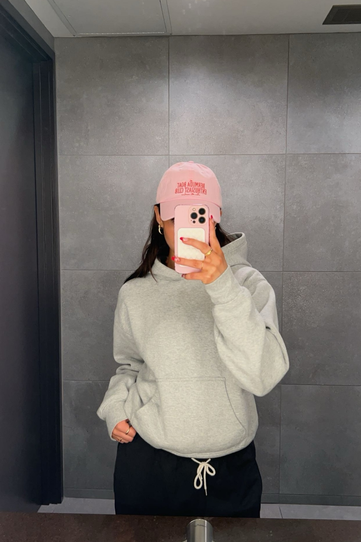 airport bathroom fit check ✈️💗
sweatshirt: medium
sweats: one size
hat: cotton on, they don't sell anymore 


#LTKtravel #LTKstyletip #LTKfindsunder100