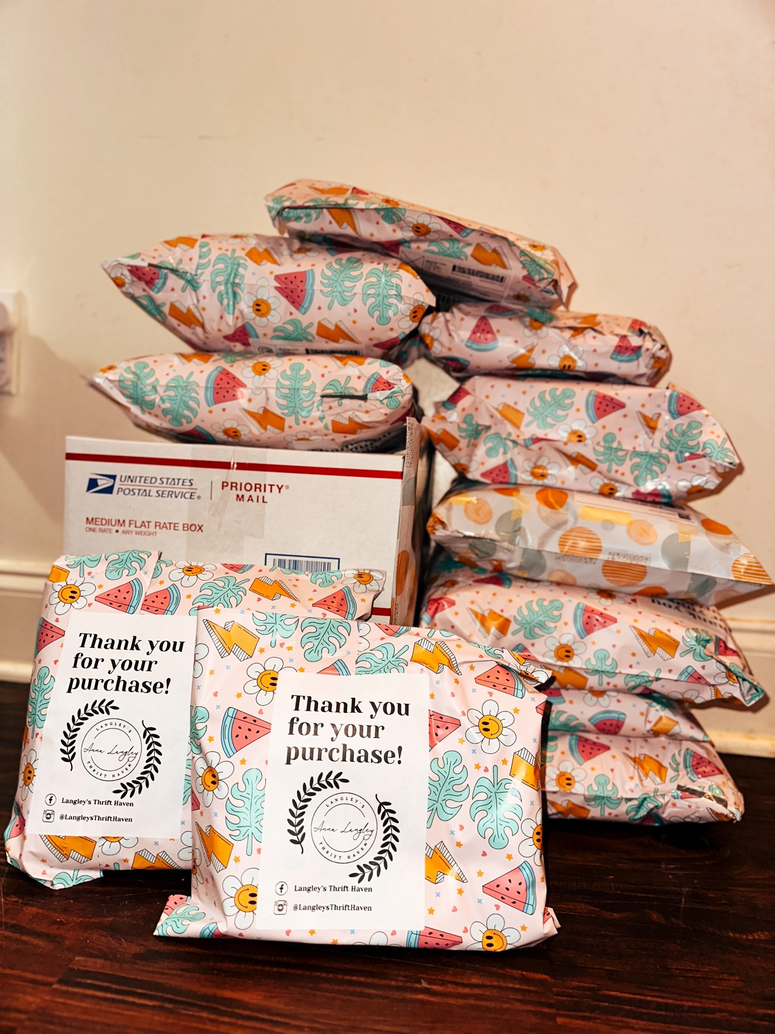 I love supporting small businesses that are affordable and great quality! I fell in LOVEEE with these polymailers! The prints are adorable, the quality is great, they come in a range of sizes, and I’m supporting another small business! Win win! #SmallBusiness #SmallBusinessSupplies #LTKBusiness 