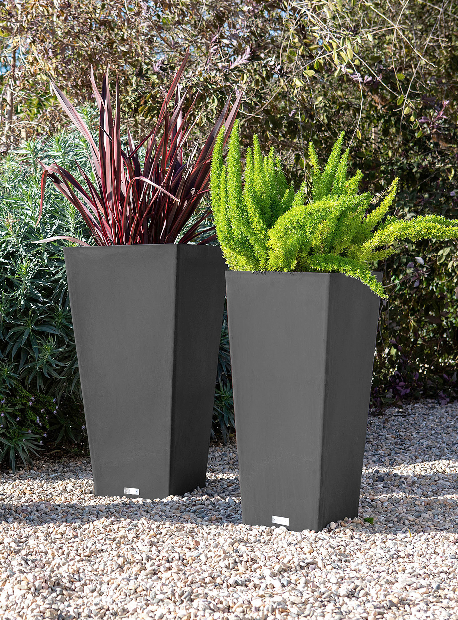 Veradek - Tapered prism planter (Home, Black, 30) | Simons