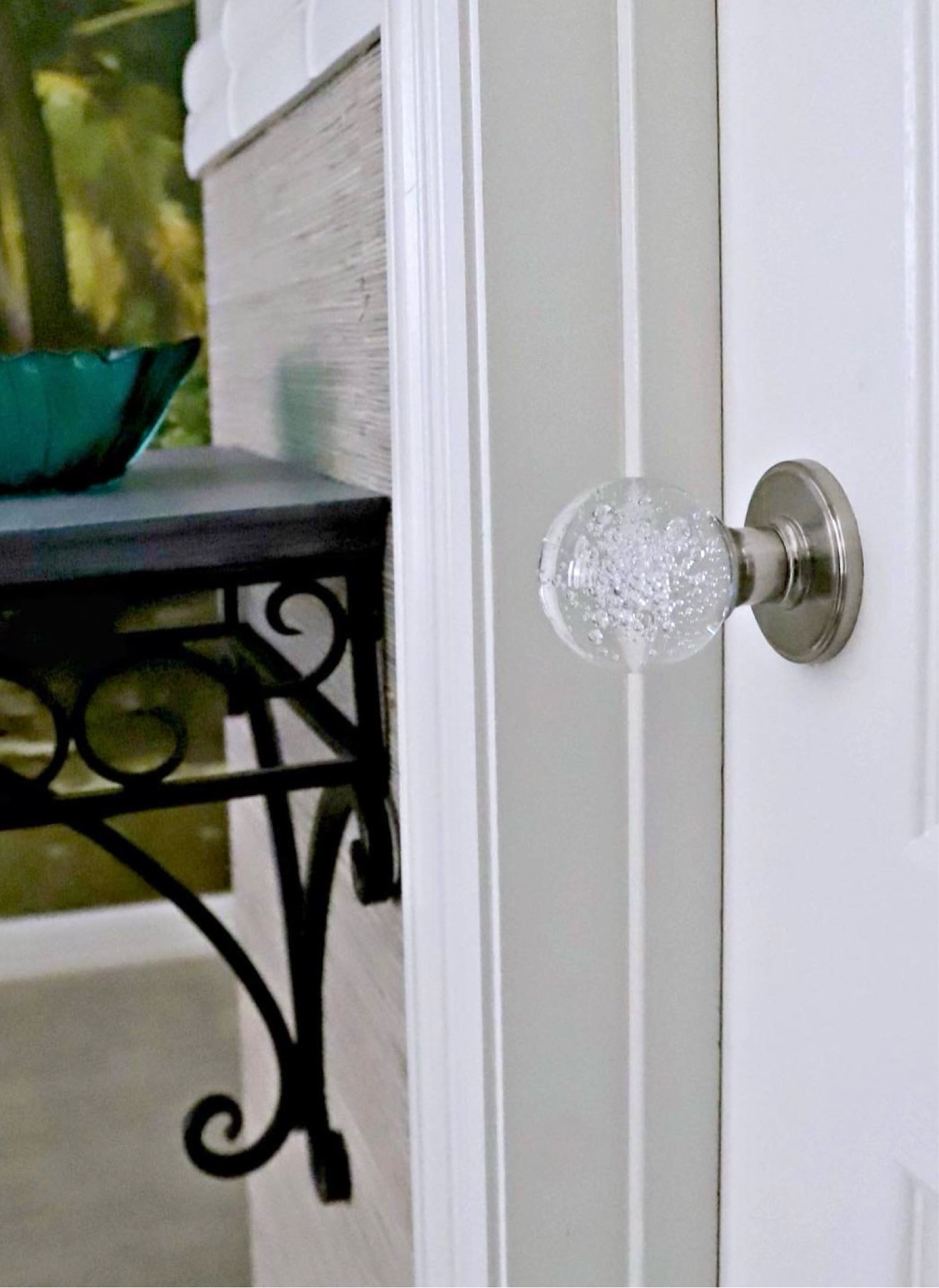 Easy way to update a room? Change the door knobs!  The backplate matches the whole house brush nickel which allowed us to bring a unique knob to the bathroom door. #doorknob #homeupdate 

#LTKhome