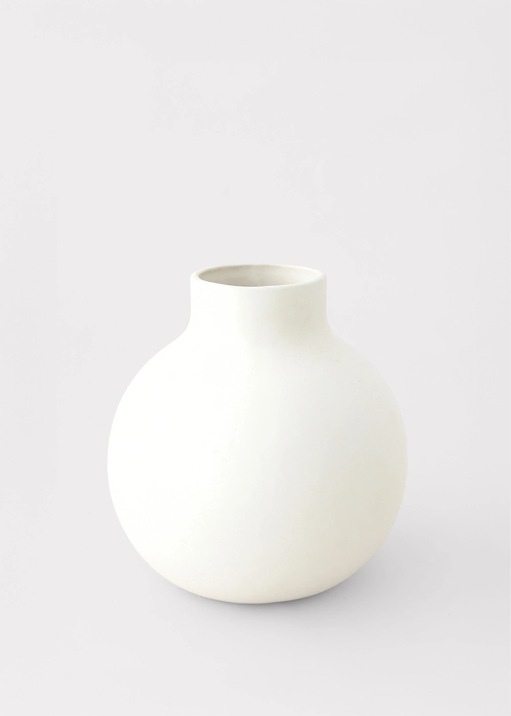 Afloral™ Creamy White Round Ceramic Vase - 8 | Afloral
