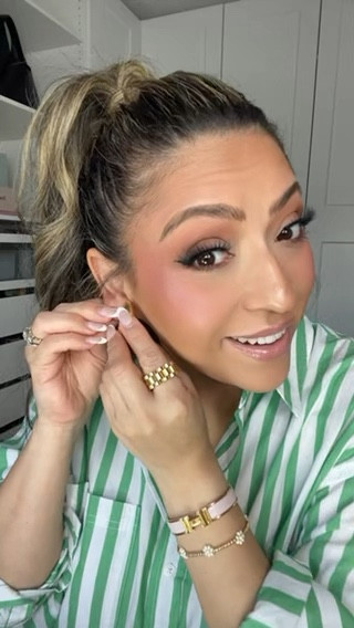 GRWM PART 1: Super Glowy makeup routine! I love all of these product so much! Easy to use and each one of them I would repurchase because they are THAT good👏🏼💕

The Sephora Sale is just hours away! Use the code: TIMETOSAVE for up to20% off your purchase!! 
Early access to the sale starts on October 27th for Rouge members, and opens up to VIB’s and Insiders on October 31🫶 
Sale ends on November 6, but make sure to build your baskets now and buy when you can because things always sell out so quick!🥲

Products Used:
✨ Milk Makeup hydro grip primer
✨ Lancome aqua gel spf 50
✨ Charlotte Tilbury flawless filter- 4 
✨ Charlotte Tilbury contour wand- Medium deep
✨ Haus Labs foundation- 300 medium neutral
✨ Haus Labs concealer- 14 light peach
✨ Saie liquid blush- chilly
✨ Charlotte Tilbury flawless finish pressed powder- 1
✨ it Cosmetics heavenly lux brush 
✨ Sephora Collection contour brush 
✨ One Size pink powder 
✨ Charlotte Tilbury flawless finish powder-2 
✨ One Size cheek clapper blush trio- Attention seeker
✨ Rare Beauty Positive light silky touch highlighter- mesmerize
✨ Rare Beauty Highlighting brush
✨ Charlotte Tilbury setting spray 
✨ it Cosmetics heavenly lux brushes 



GRWM, Glowy makeup, makeup must haves, Sephora beauty top picks, Sephora sale top picks, Sephora sale faves, makeup essentials, mature skin, makeup tutorial, Karla Kazemi.
