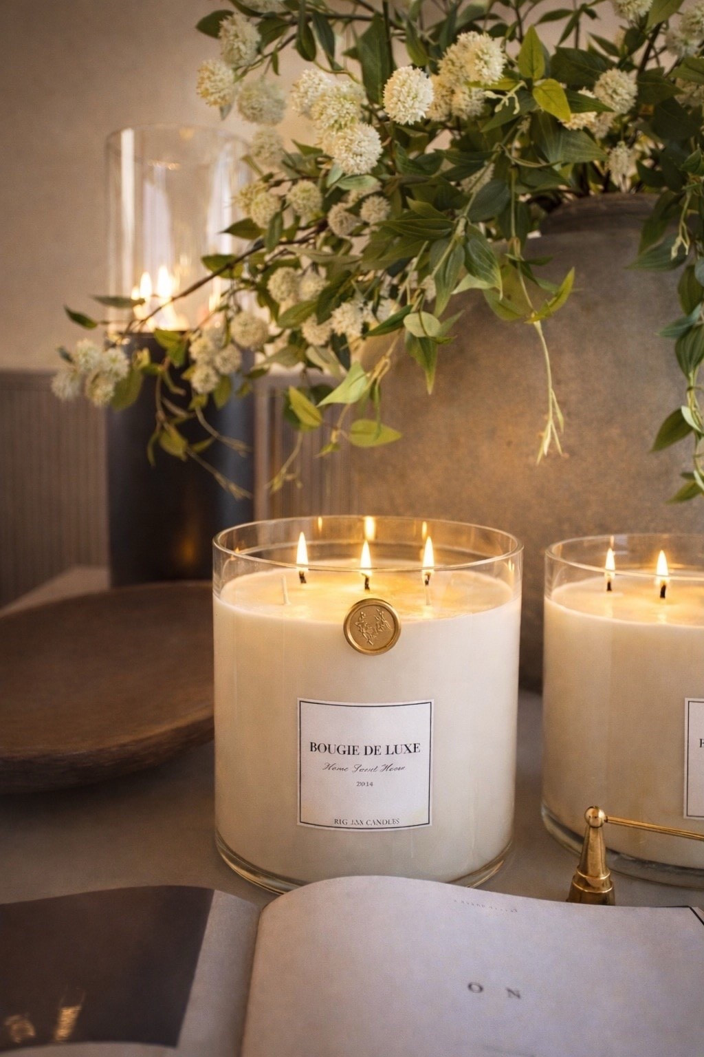 This oversized candle smells divine and was the perfect filler for my coffee table space ✨🕯️

Oversized candle 
Coffee table styling 
Interior design 
Amazon home decor 

Summerthompsonstyles 



#LTKHome #LTKU #LTKSaleAlert