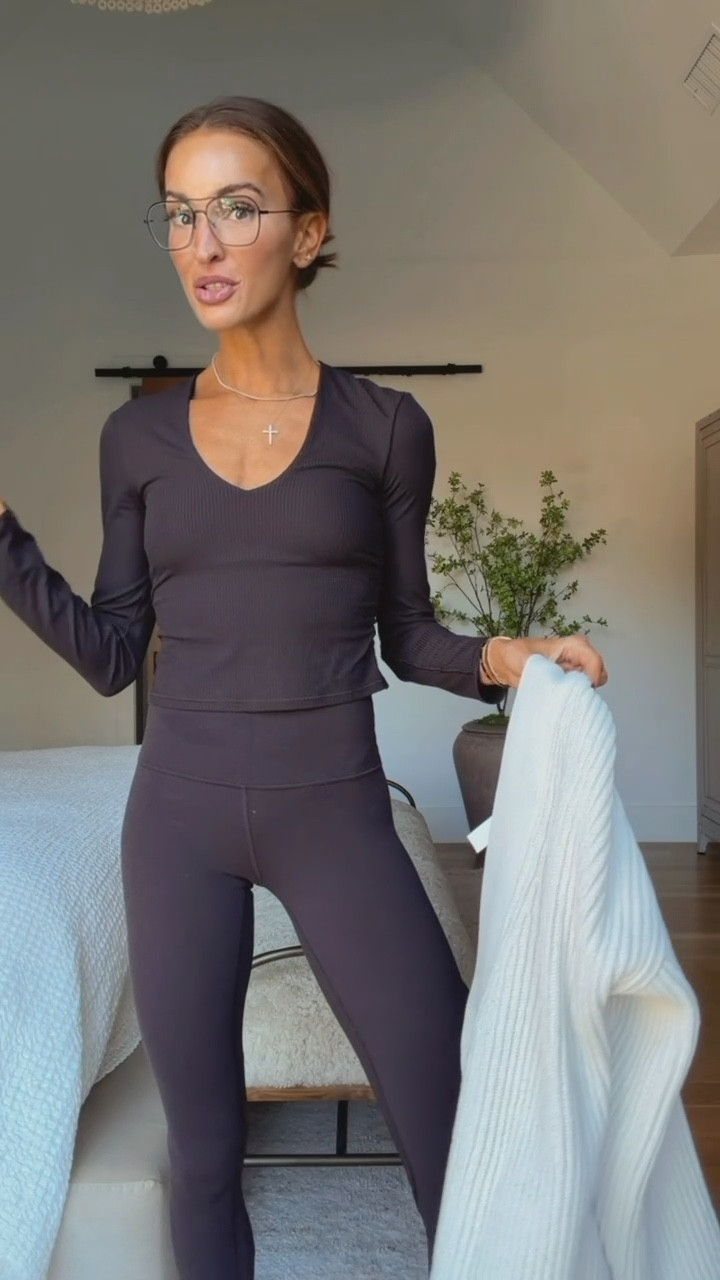 loved this new top so much i got it in two colors! 😍 so flattering and perfect for layering! 🤎