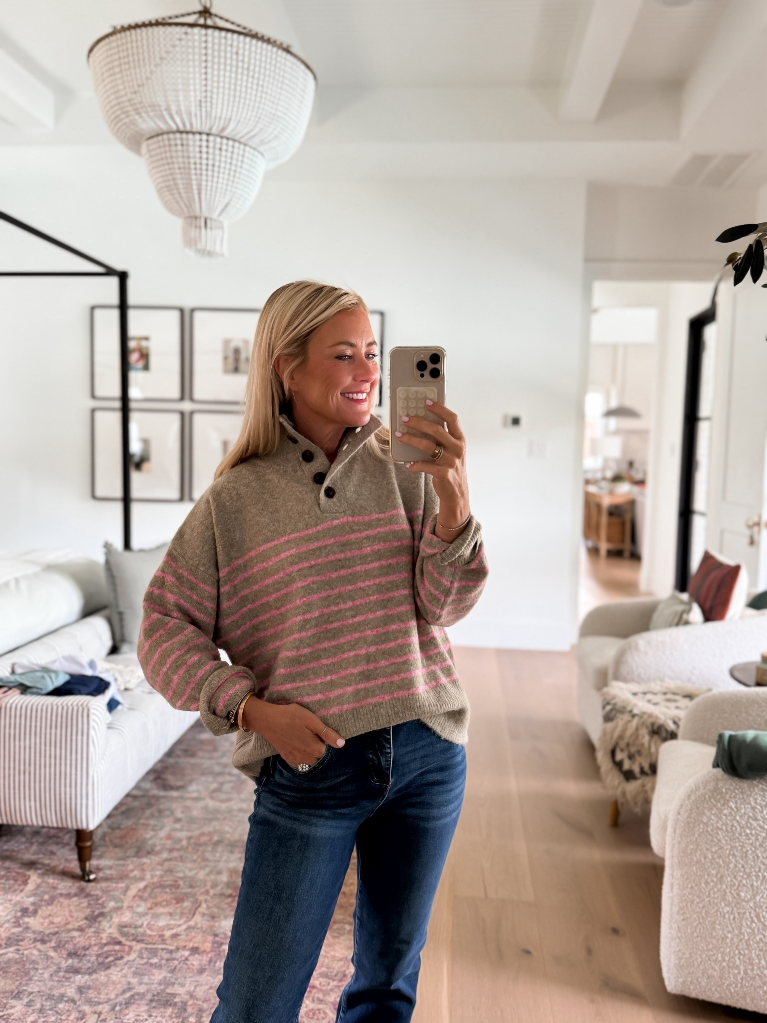 Love these pieces with the Fall Preview Collection from Social Threads! You can get 25% off your order over $125. Use code FP25! TOP: SMALL | JEANS: 26