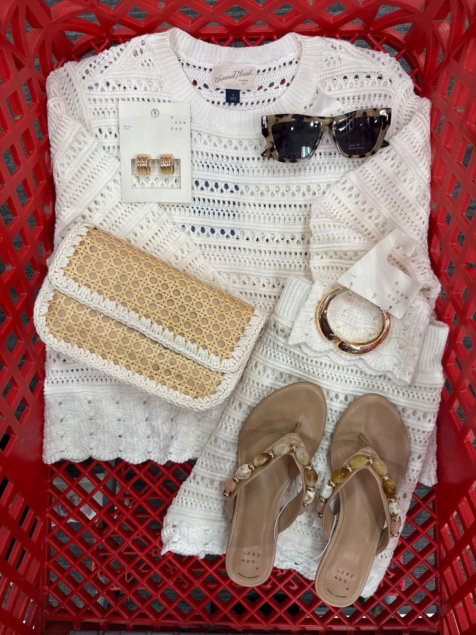 Easy, breezy, and a little beachy 🐚