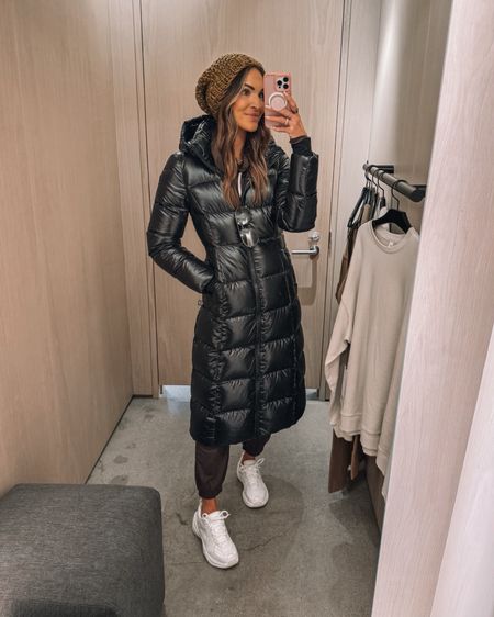 had to bring this coat to wear in montana! so warm + chic! 🖤


#skitrip #puffercoat 

#LTKstyletip