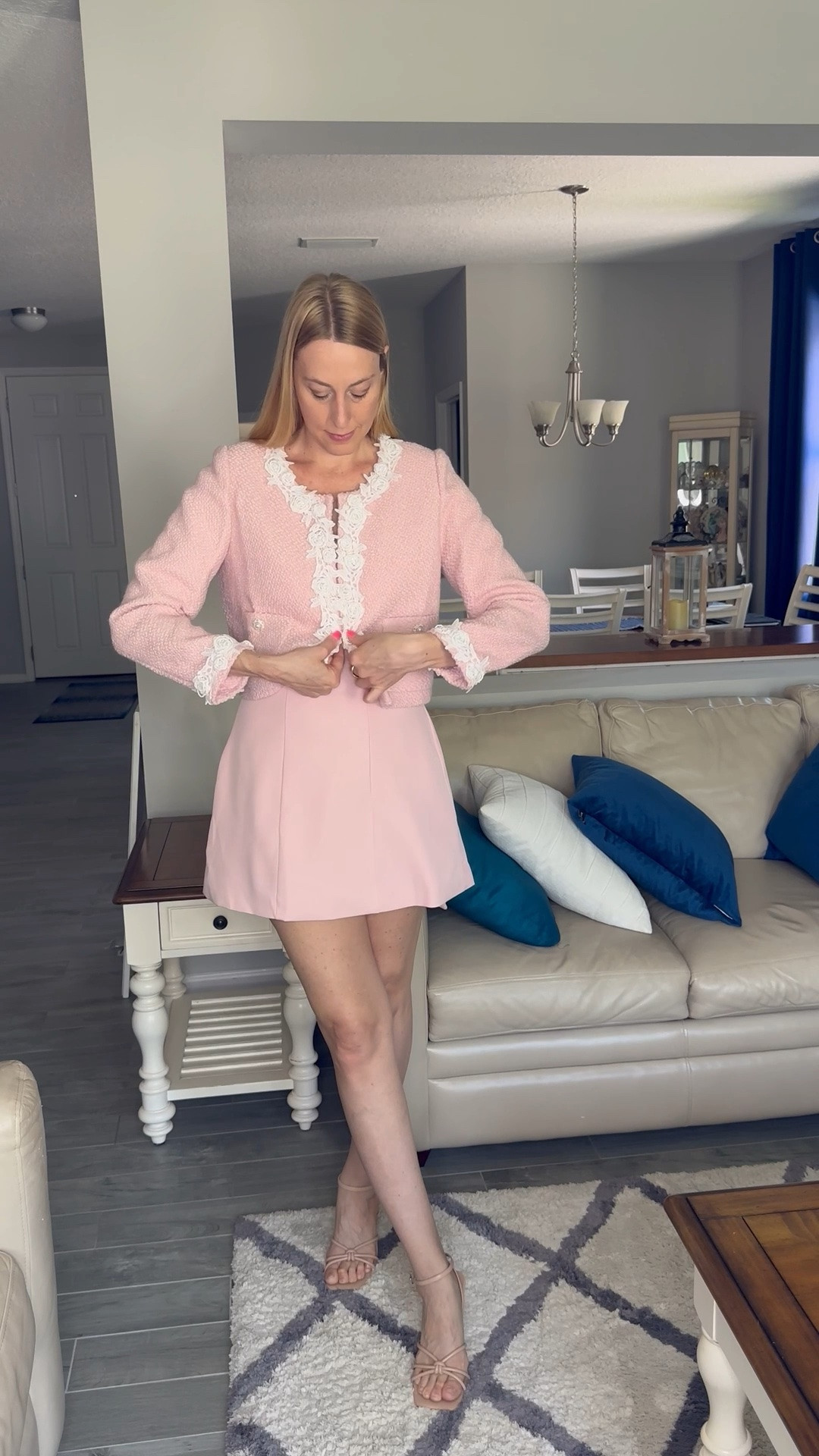 Beautiful pink tweed blazer
💓I love all the cute details of this blazer to the lace and pearls
💓 it doesn’t have stretch but does have a little wiggle room
💓 wearing size small, fits true to size and I am 5’10”
💓 SHEIN fashion, SHEIN under $50 find