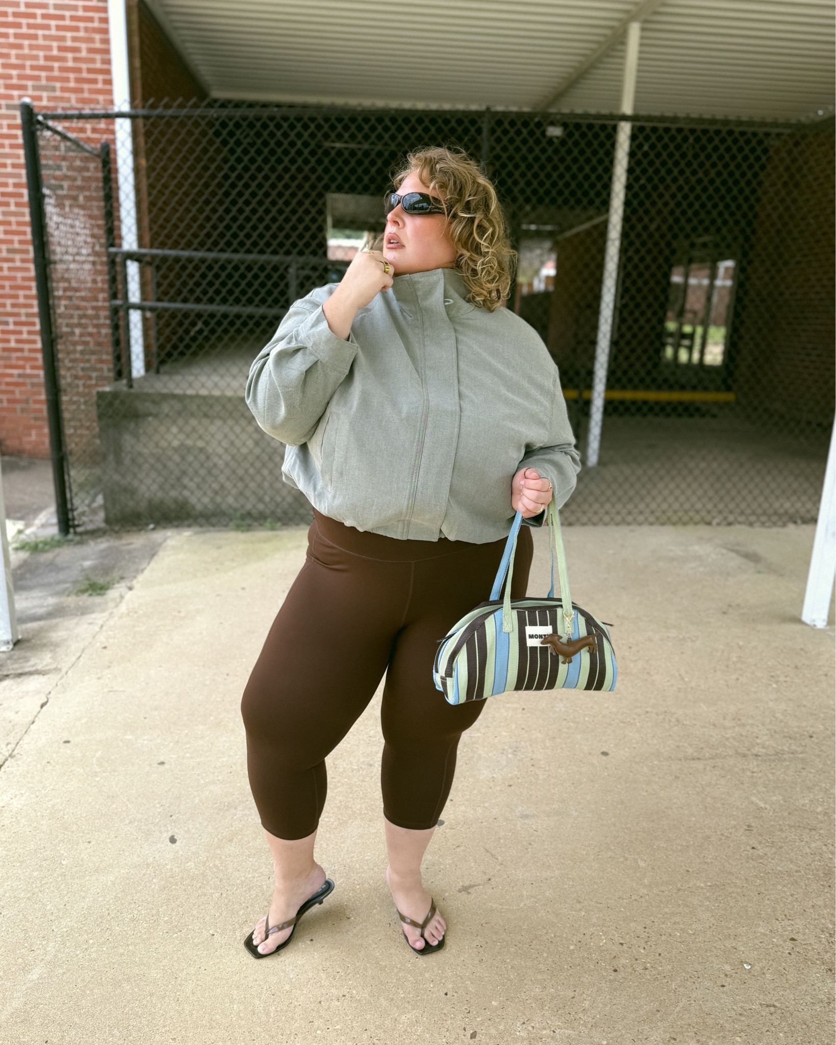 OOTD 
.
@bagsbymonty @tjmaxx @aerie @walmart #thrifted #streetstyle #realisticootd #ootd