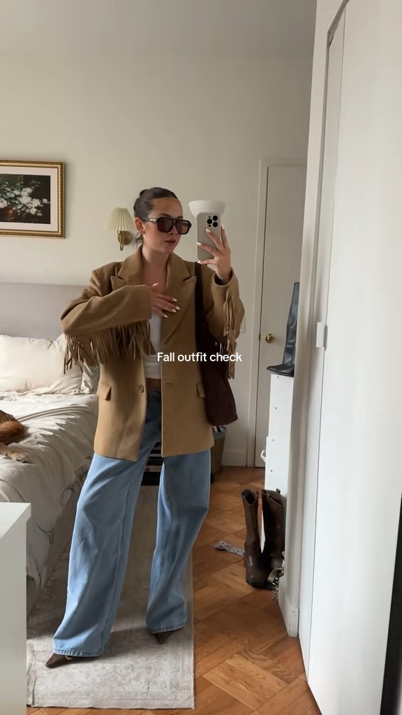 Blazer - NORR (fringe wool blazer)
Jeans - LIONESS (she’s all that)