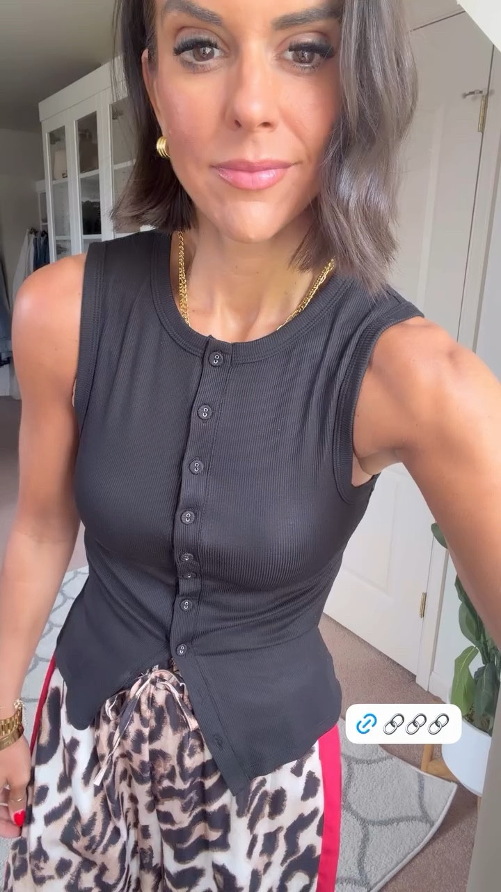 Size small in all 

#LTKSeasonal #LTKdayinmylife #LTKootd