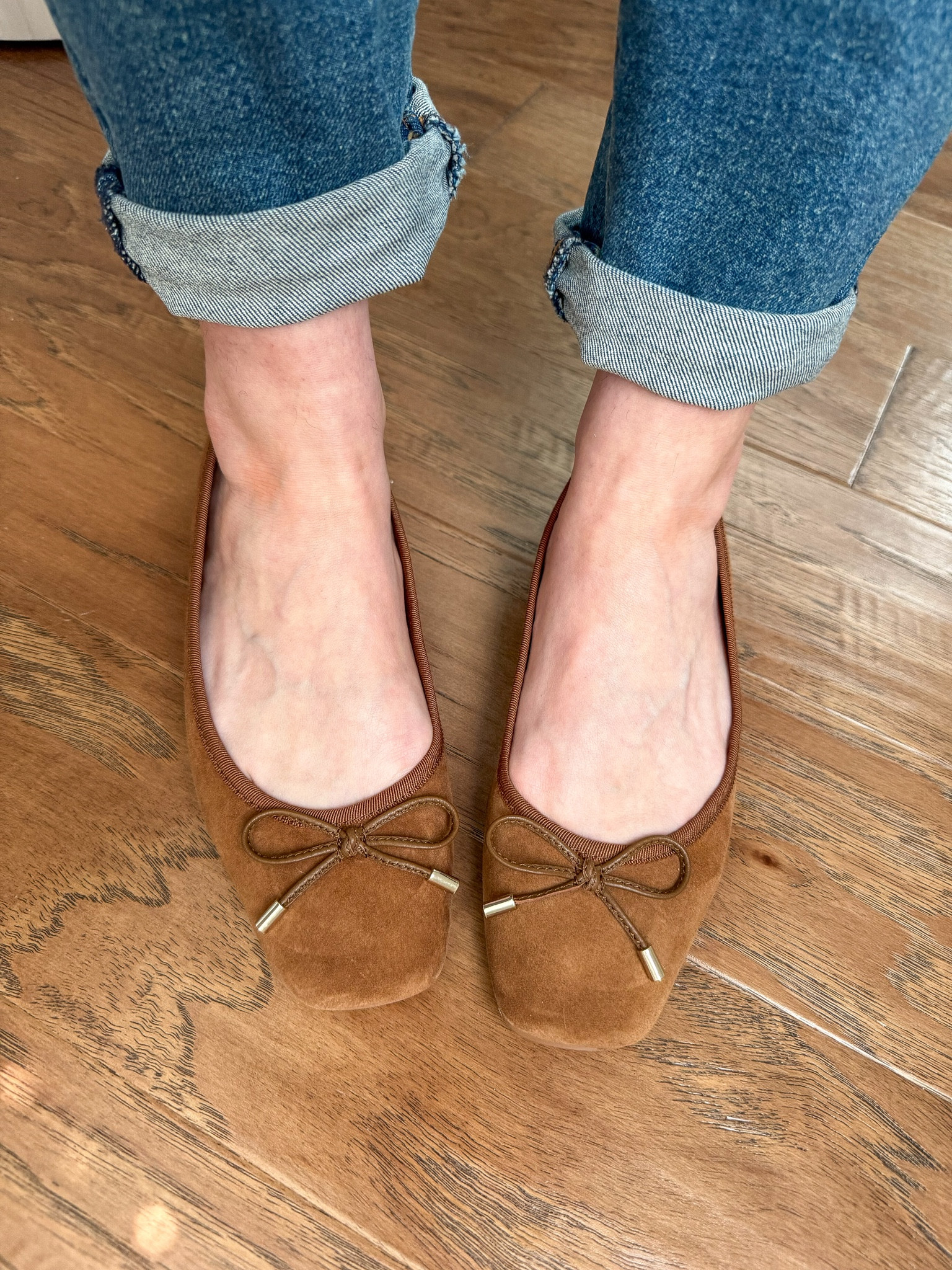 Ballet flats - fit true to size 

Wearing color dark natural - comes in other colors 


Fall shoes / women’s shoes / ballet flats 

#LTKShoeCrush #LTKSeasonal #LTKStyleTip