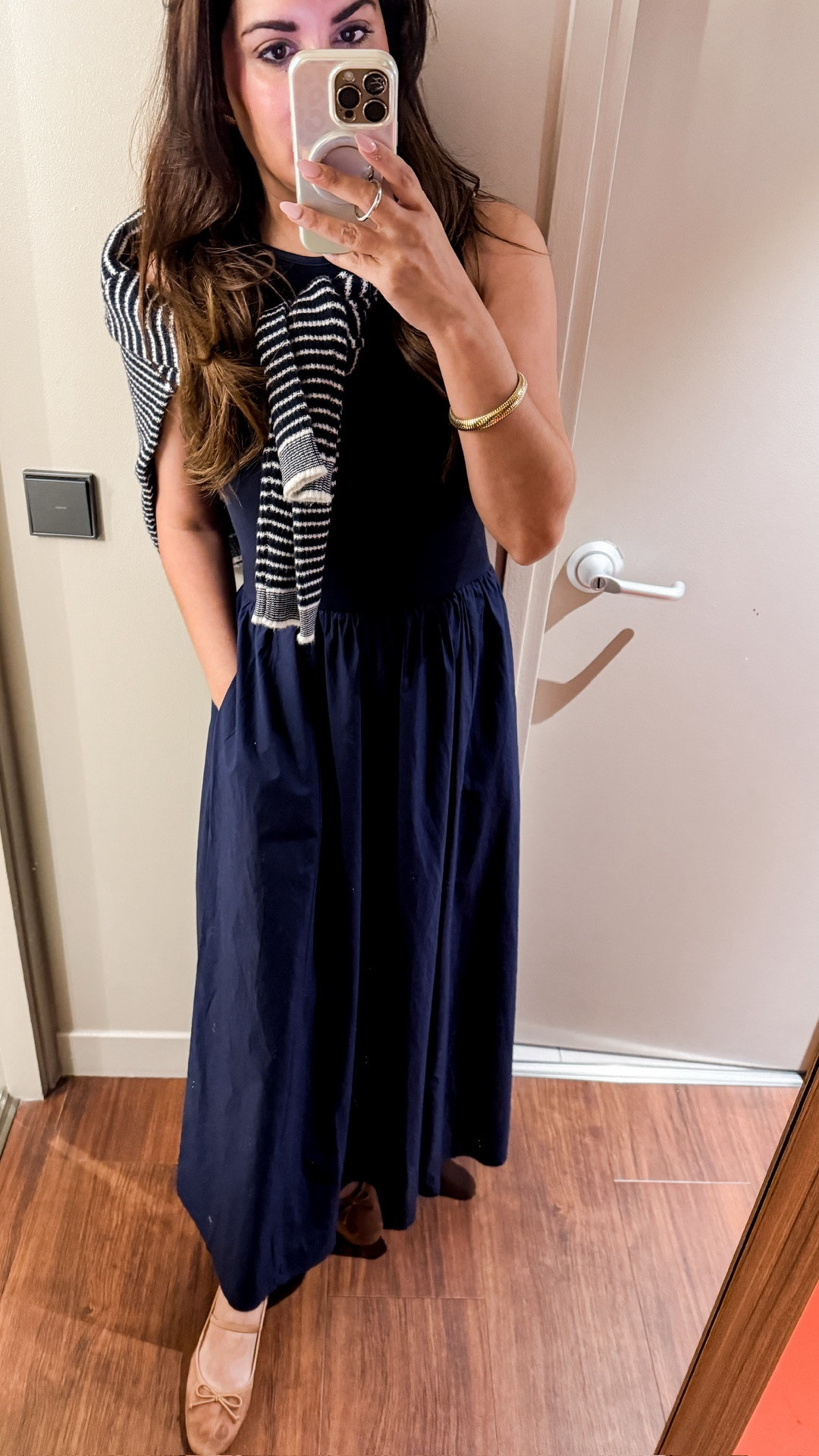 This maxi dress is excellent quality and a beautiful staple piece! Comes in several colors and 100% cotton. Easy to dress up or down. Fall dress, cotton dress, family photoshoot dress, photoshoot outfit, travel dress, fall outfit, vacation dress, mesh flats

#LTKStyleTip #LTKOver40 #LTKFindsUnder100