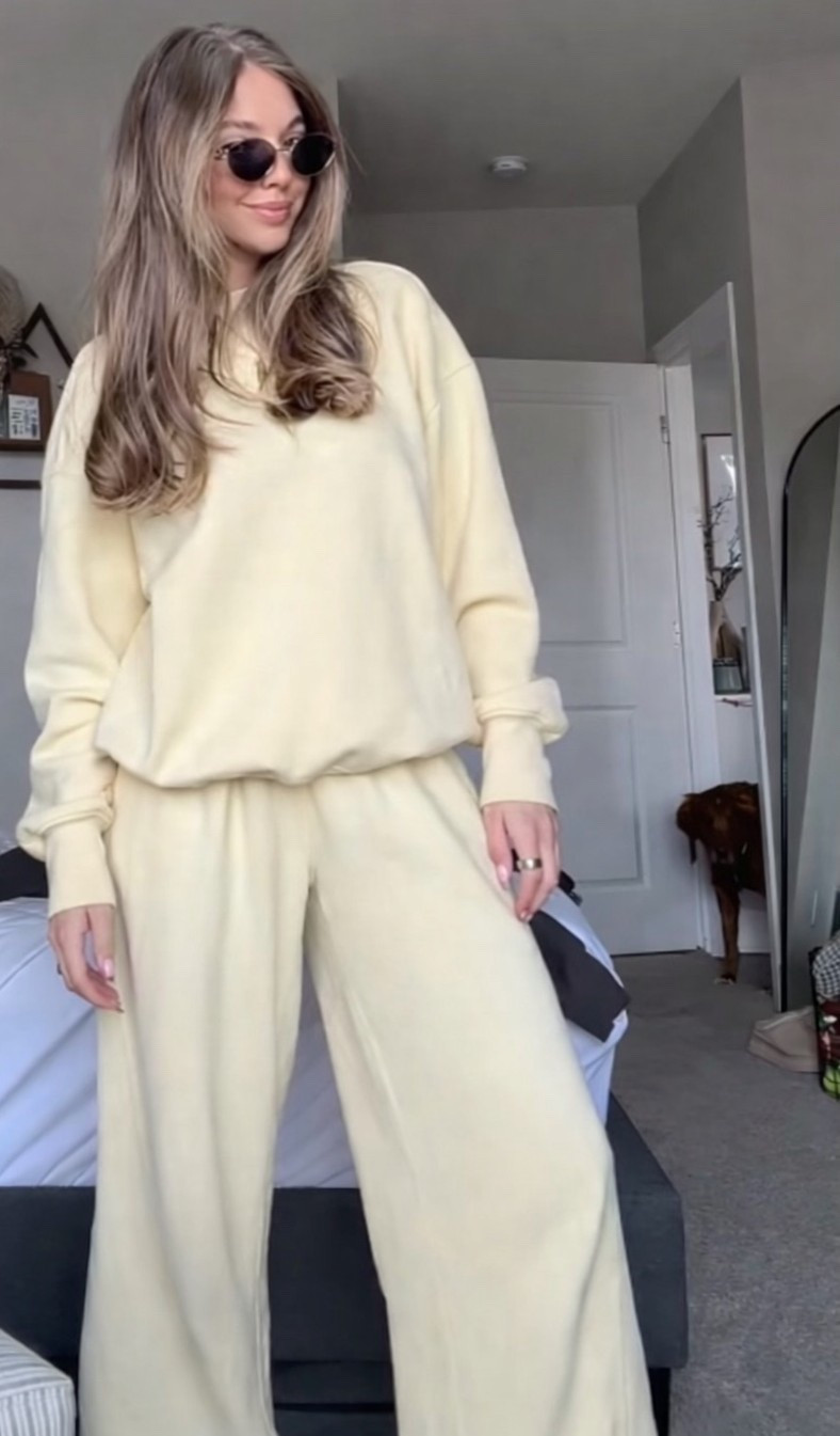 Yellow is back at aerie! 🍋