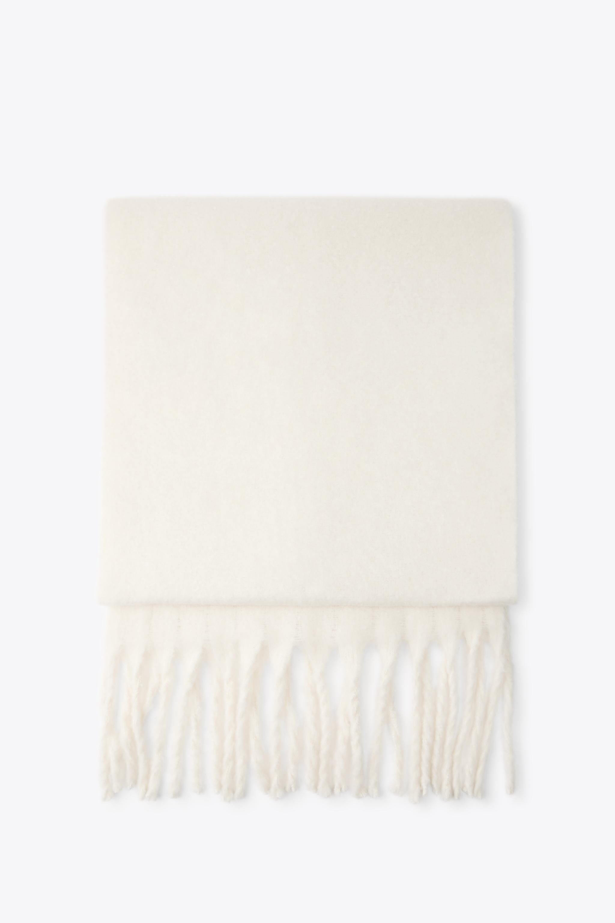 Scarf with tonal fringe trim.DIMENSIONS: 5.9 x 78.7 inches (15 x 200 cm) | Zara US