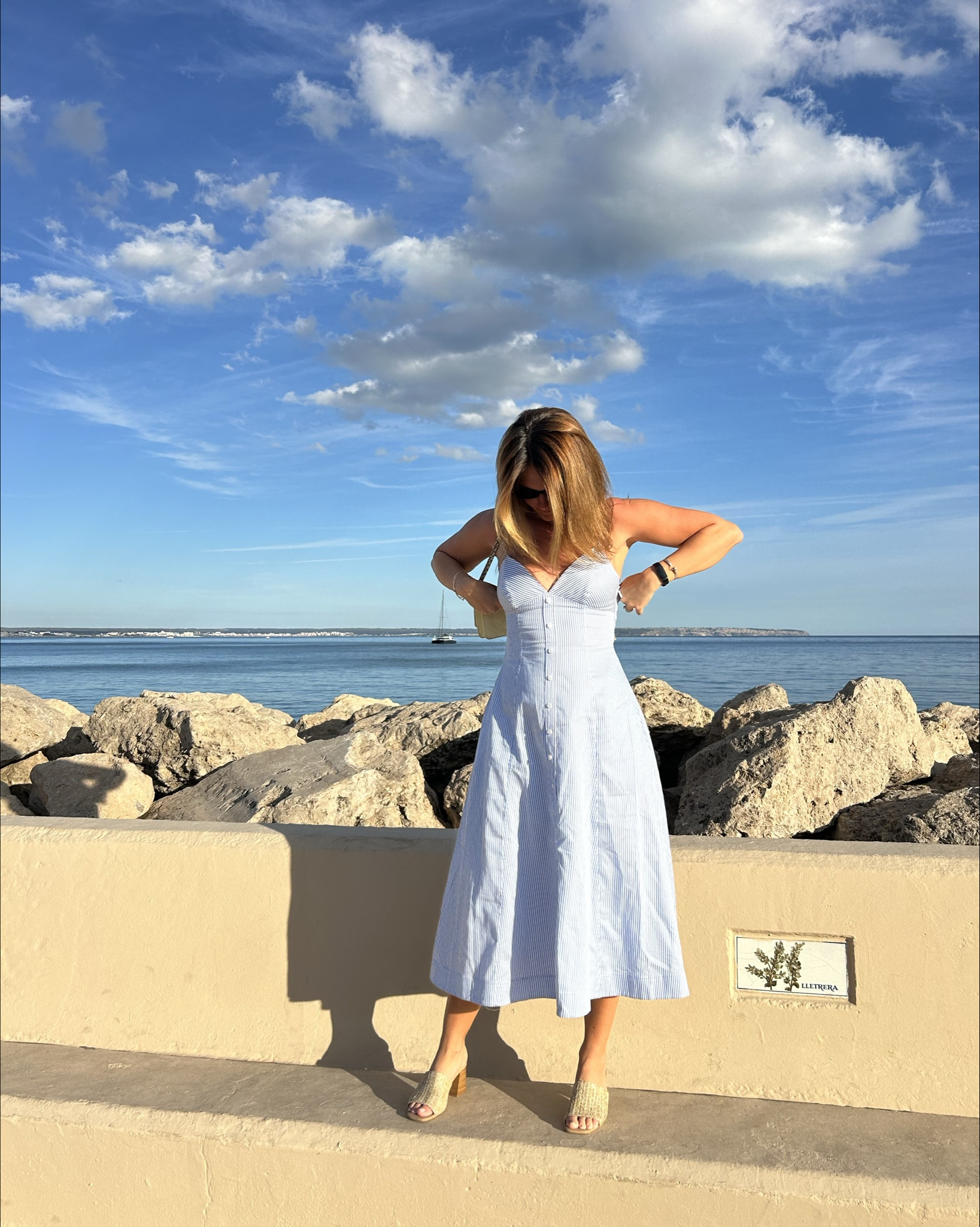 Perfect nautical vacation dress: now 65% off 

Simkai 
Nautical 
Summer
Vacation 

#LTKSeasonal #LTKSaleAlert #LTKTravel