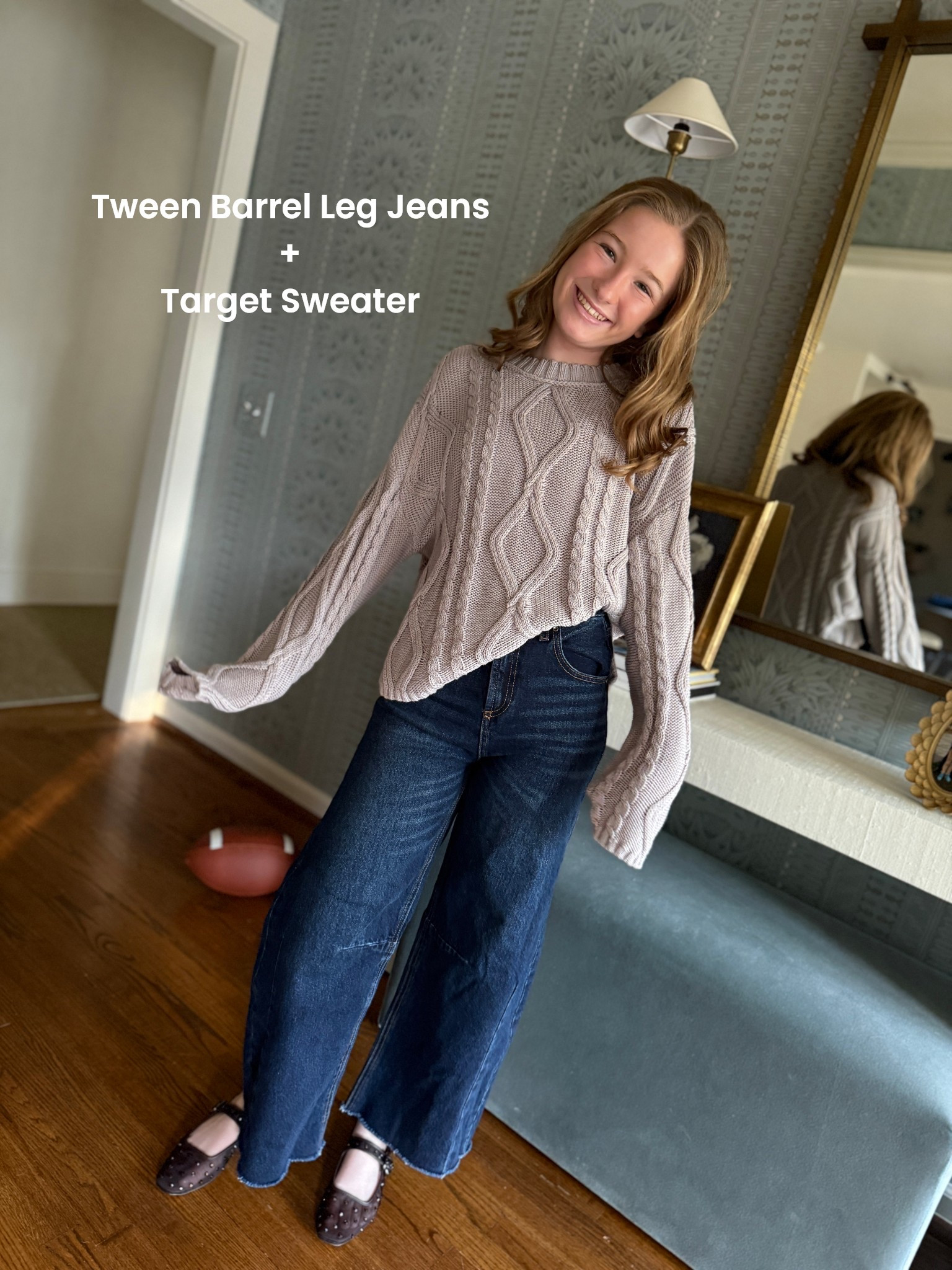 How cute?! Casual Friendsgiving dinner! 