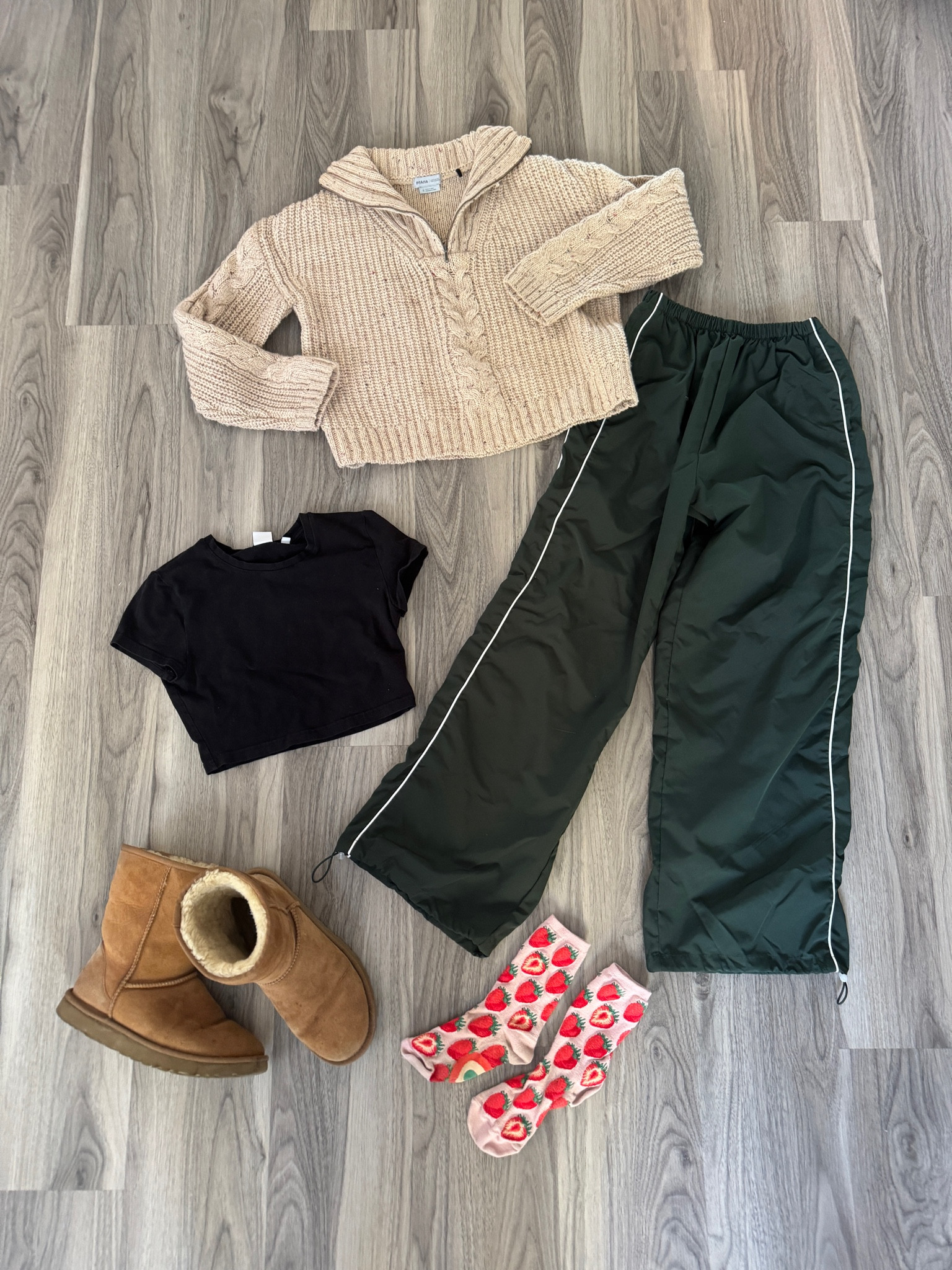 Camping Outfit | Cozy Vibes | Track Pants | Knot Sweater | Outdoorsy 