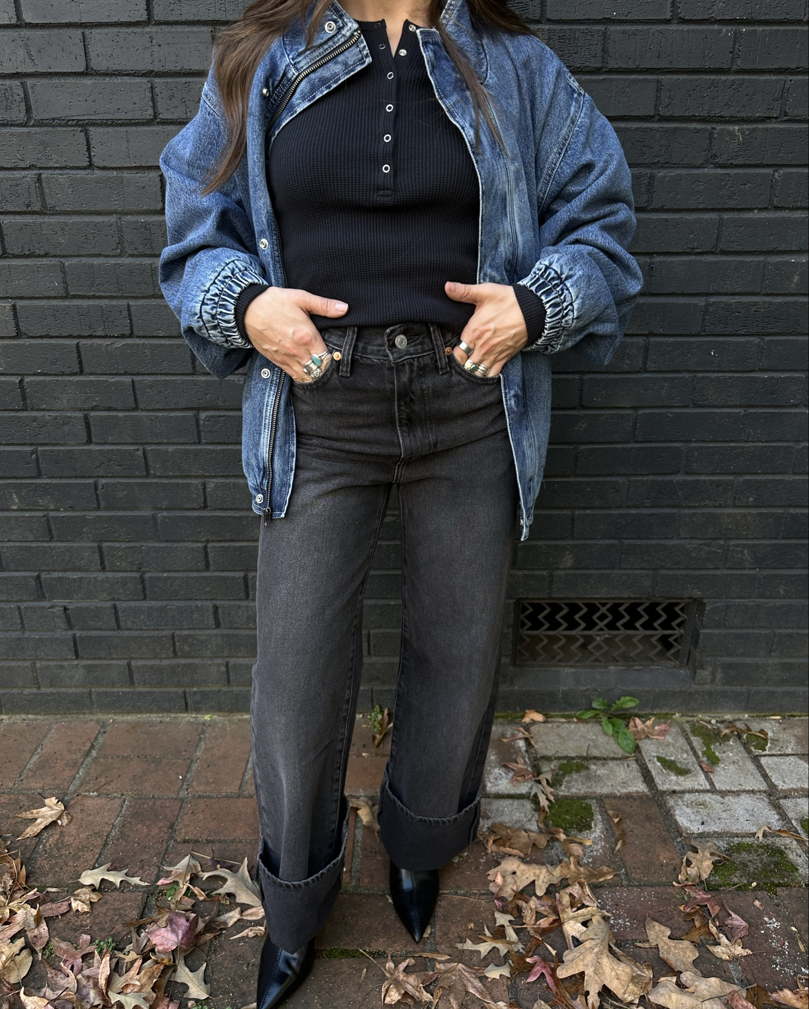 wearing a size 24 - the perfect black denim jeans 

small in jacket! I’ve been living in it 

@levis @Shop.LTK #LevisPartner #liketkit