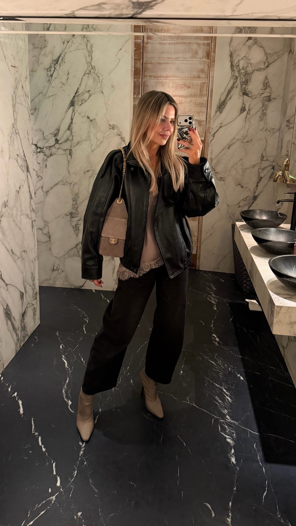 Barrel leg jeans 🫶🏽 #barreljeans #blackjeans #outfitideas #winteroutfits 
My boots are past season Gia Borgini ⚡️

#LTKuk #LTKwinter #LTKeurope