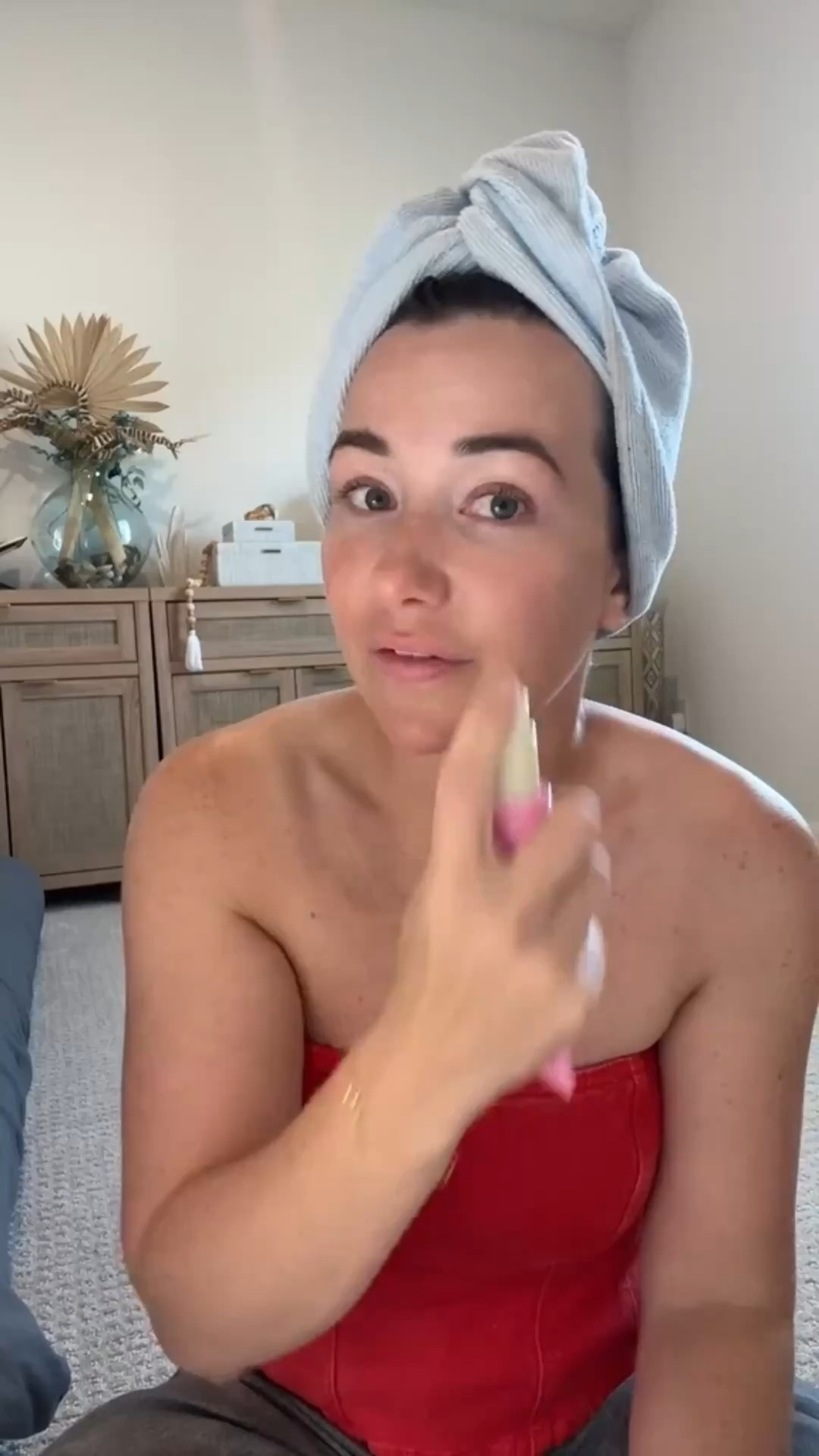 PT 1: GRWM: My 10-Min Makeup to Look Instantly Put-Together – 
This is my no-fuss, soft-polished routine I reach for when I want to look awake, glowy, and like I tried (even if I didn’t). In Part One, I’m walking you through foundation, contour, and blush, what I use, why I chose it, and who it works best for.

A caffeine skin tint that evens everything out and SUPER GLOWY but still lets your skin breathe
A creamy contour, I finally found one to replace my KKW 
The blush that doubles as a lip color obsessed

This base routine is perfect for soft autumn tones, busy mornings, moms, minimalists, or anyone who wants a reliable go-to that always flatters.

Stay tuned for Part Two: Eyes + Lips 
Everything I used is linked.

#grwm #10minutemakeup #softautumnbeauty #mommakeuproutine #glowupbasics #ltkbeauty #everydaymakeup


#LTKFindsUnder50 #LTKBeauty #LTKStyleTip