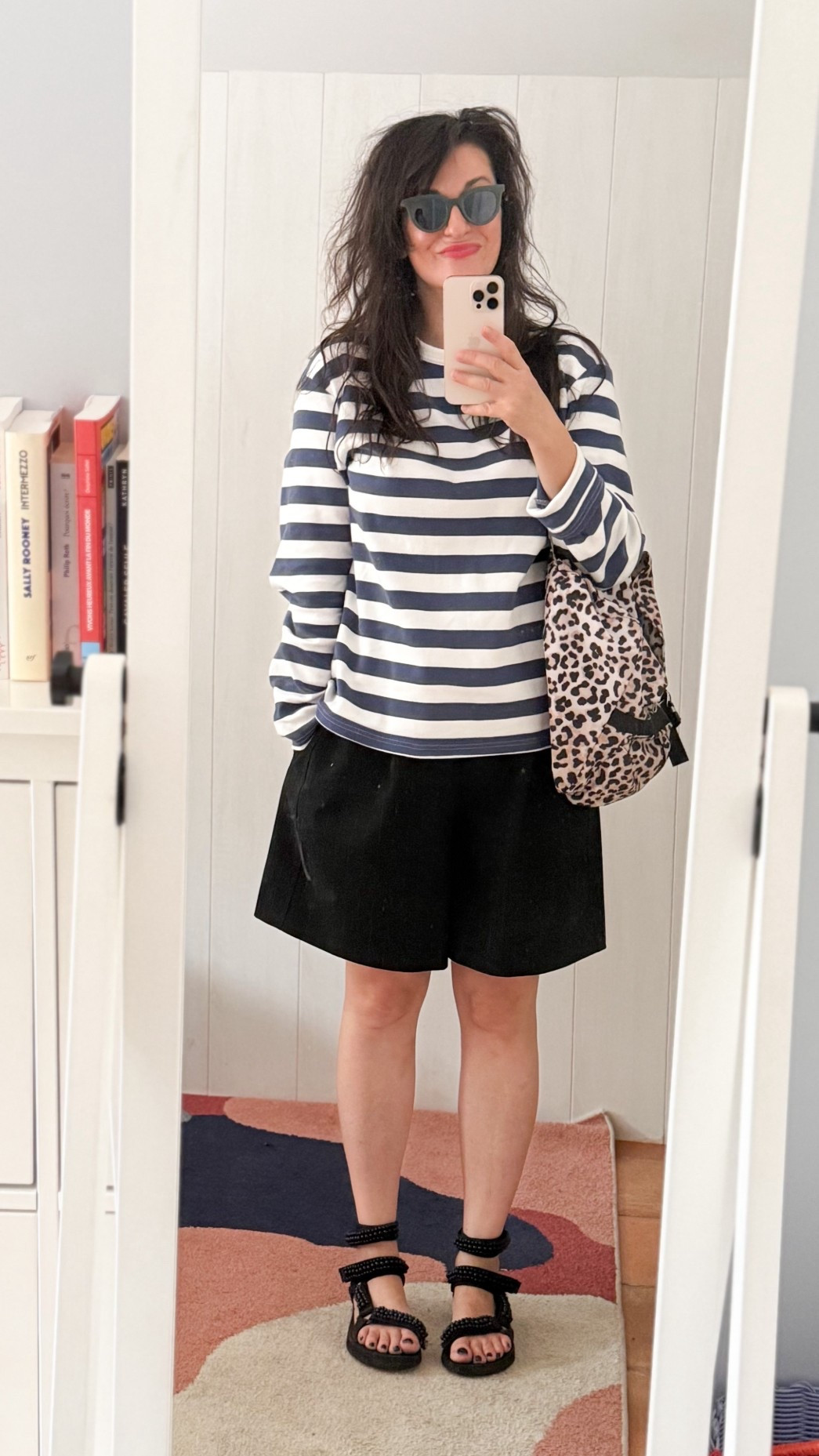 • Sweat homme rayé #monoprix (en lien) 
• Bermuda taille haute #zara (similaire en lien)
• Sandales trek montantes #arizonalove (similaires en lien)
• Sac à dos léopard #wouf 
• Lunettes de soleil cat eye kaki #superu
• Rouge à lèvres semi-mat « Defiant coral » #esteelauder 

#LTKfrance #LTKmidsize #LTKeurope