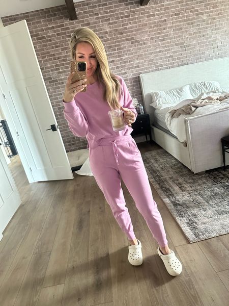 Lots of questions about my sweatsuit I was wearing on this lazy Sunday! comes in multiple colors and so soft! Going to be a popular one! 

#LTKFind #LTKstyletip #LTKunder100