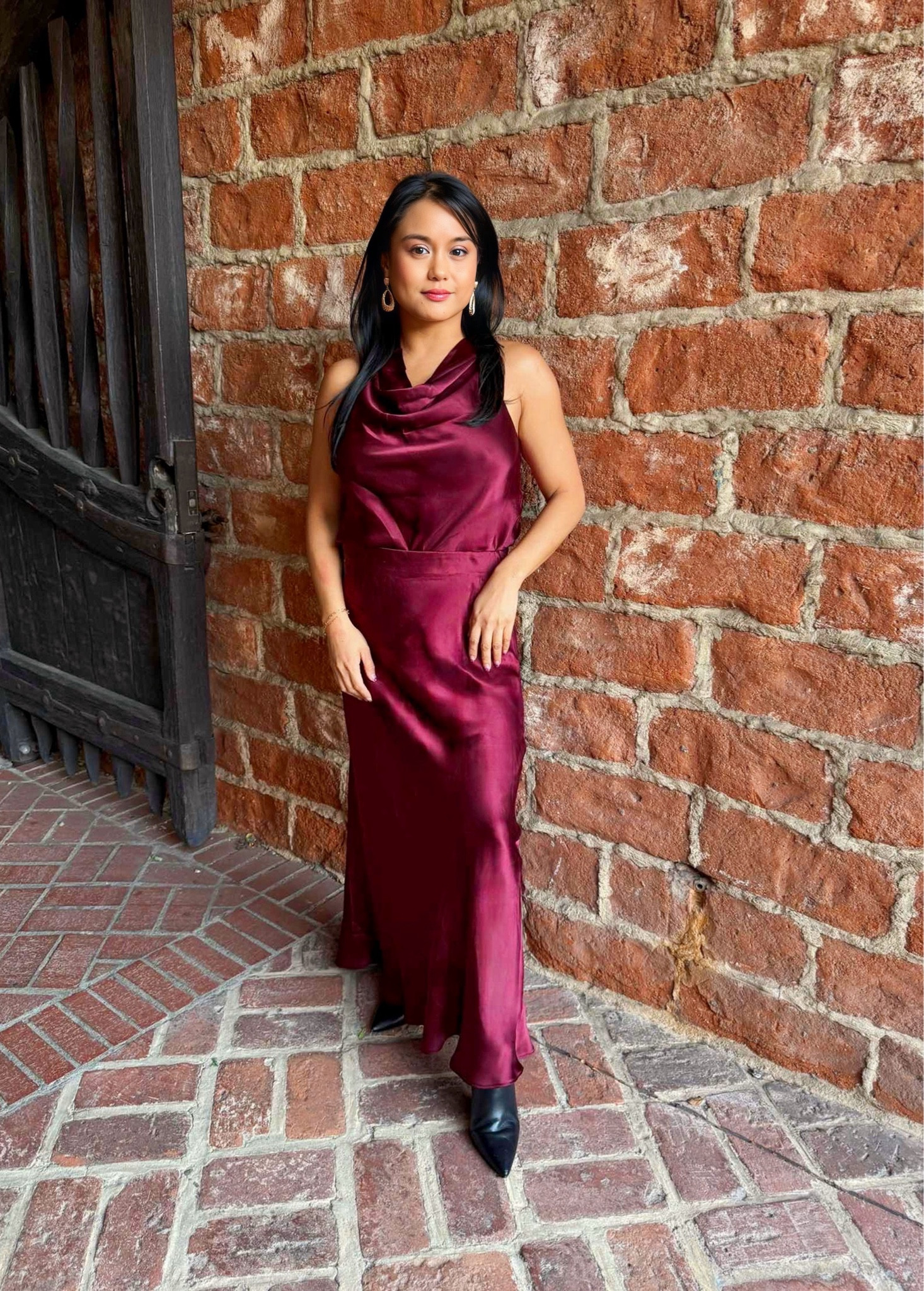 Effortlessly transition from fall to holiday celebrations in Ann Taylor sleeveless burgundy set. Perfect for warm-weather style on its own or easily layered for cooler evenings. 🍂 



#LTKStyleTip #LTKSeasonal #LTKHoliday
