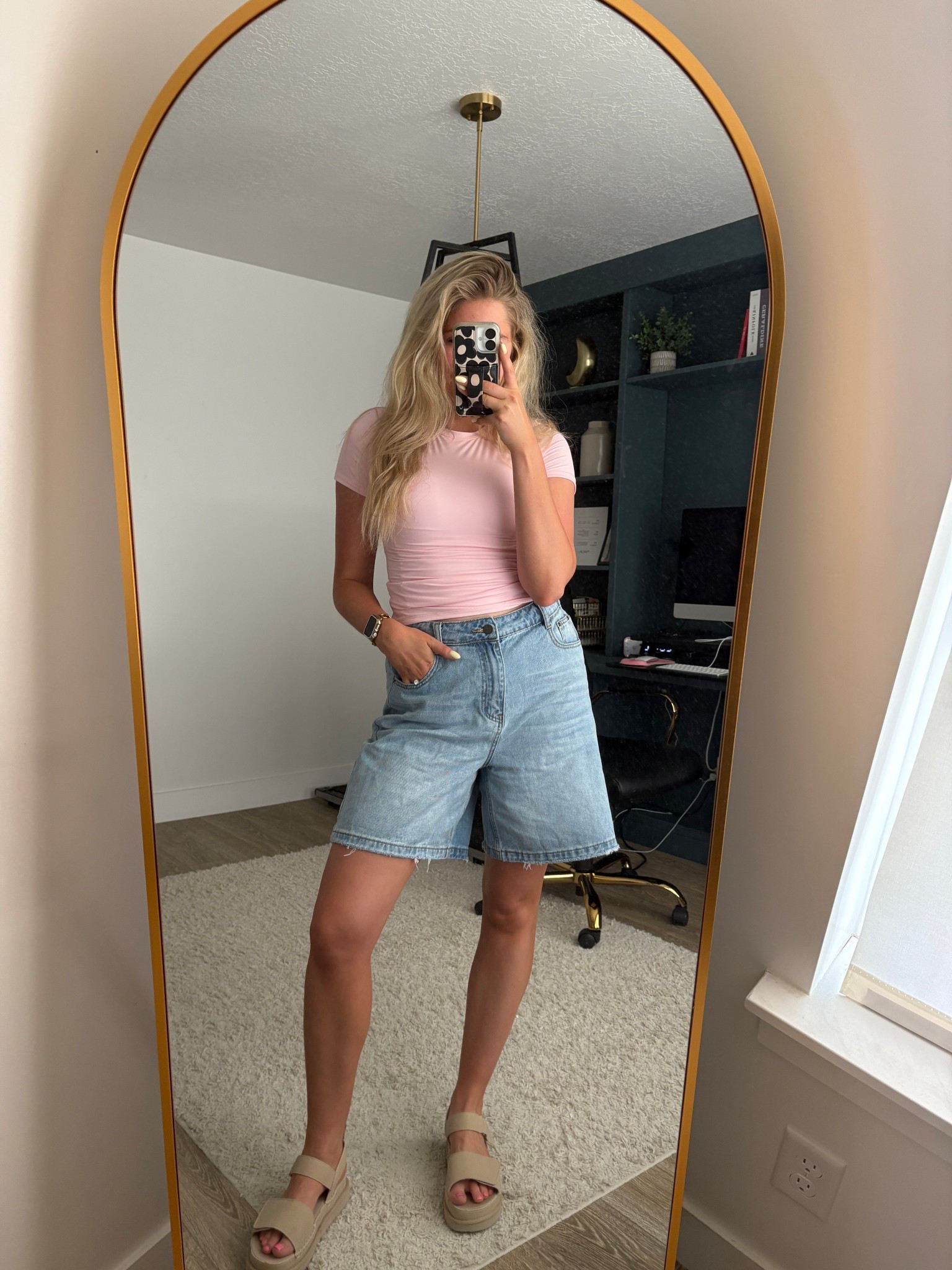 summer outfit! Love these jean shorts cause they’re longer but wide leg so still flattering! Top is a look alike for skims but less $$
Shorts: wearing usual M
Top: wearing usual M 
Sandals: true to size 

| denim shorts | women’s shorts | mid thigh shorts | mom shorts | women’s sandals | summer fashion 


#LTKFindsUnder100 #LTKSeasonal