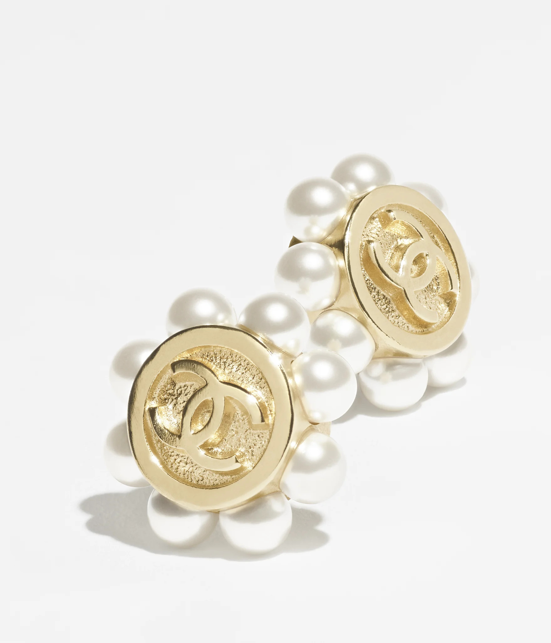 #hash-Racicld6 {
		object-fit: cover;
		aspect-ratio: auto;
		object-position: top center;Spring-... | Chanel, Inc. (US)