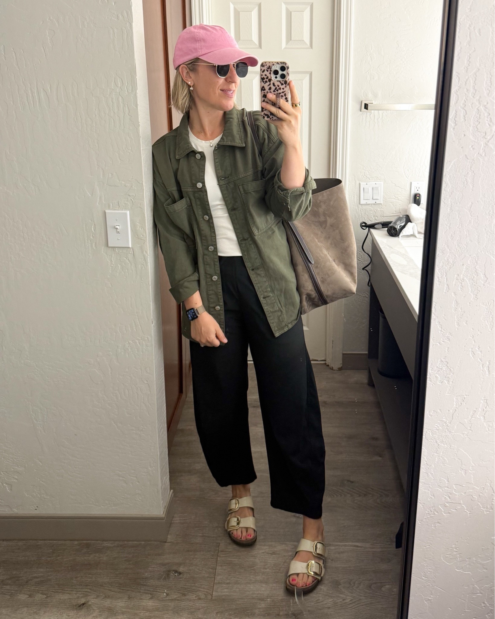 Road trip coffee run look — this GAP oversized shirt / jacket is coming in clutch!!!